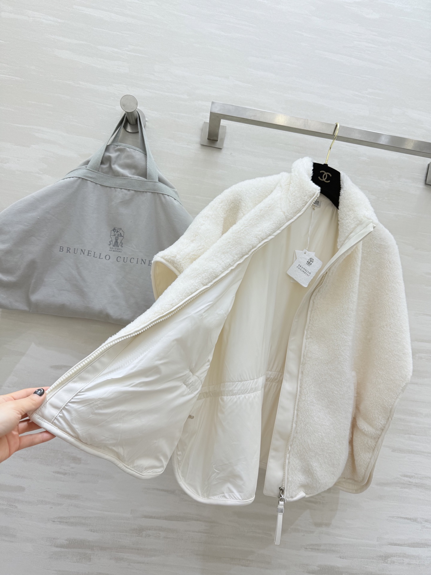 #Brunello Cucinell♡²⁶新款 羊羔绒马甲外套 暖乎乎柔软又保暖 立领+拉链设计穿脱方便