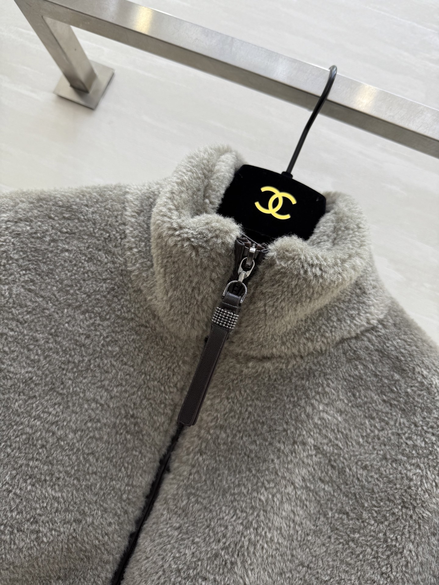 #Brunello Cucinell♡²⁶新款 羊羔绒马甲外套 暖乎乎柔软又保暖 立领+拉链设计穿脱方便