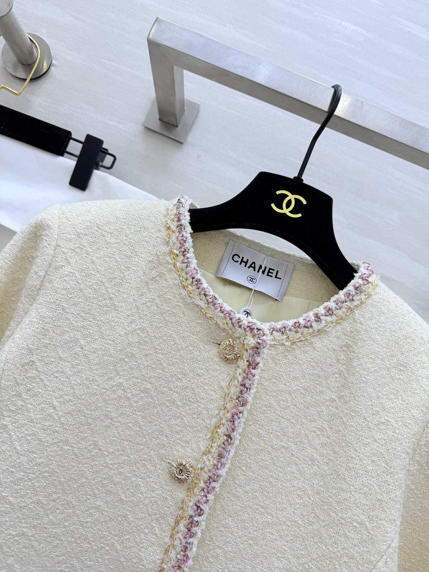 #Chane♡²⁶C早春度假系列⛱️ 将晨雾与暮光🌫️一同织进小香的粗花呢里~重工浪漫主义必入 分开发售