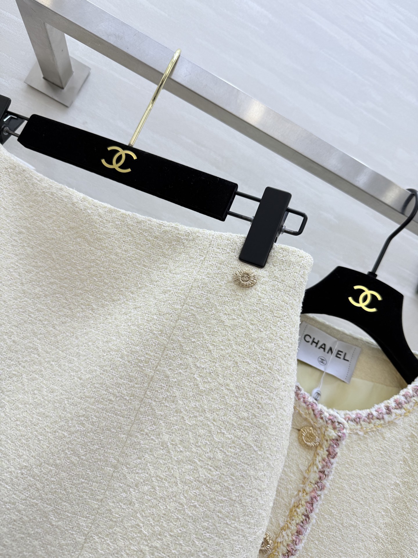 #Chane♡²⁶C早春度假系列⛱️ 将晨雾与暮光🌫️一同织进小香的粗花呢里~重工浪漫主义必入 分开发售