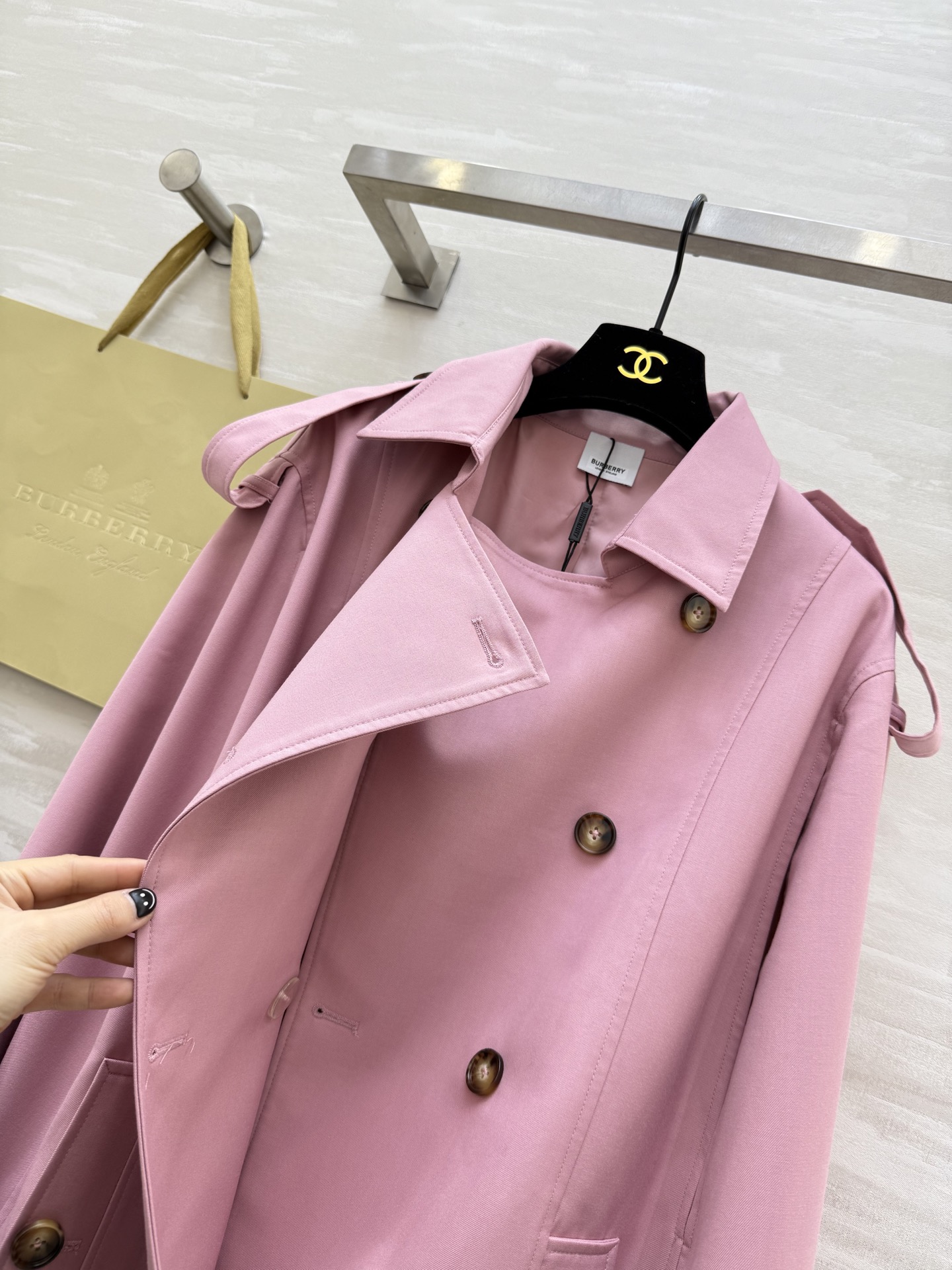 #Burberr♡²⁶新款 斗篷式风衣外套 高品质定制 现货首发size：S/M/L/XL（M码肩宽：4