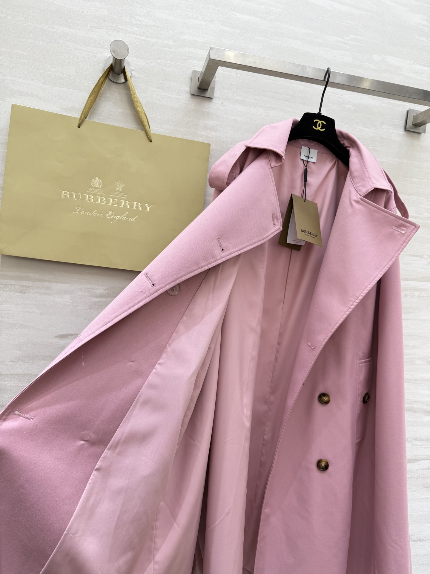 #Burberr♡²⁶新款 斗篷式风衣外套 高品质定制 现货首发size：S/M/L/XL（M码肩宽：4