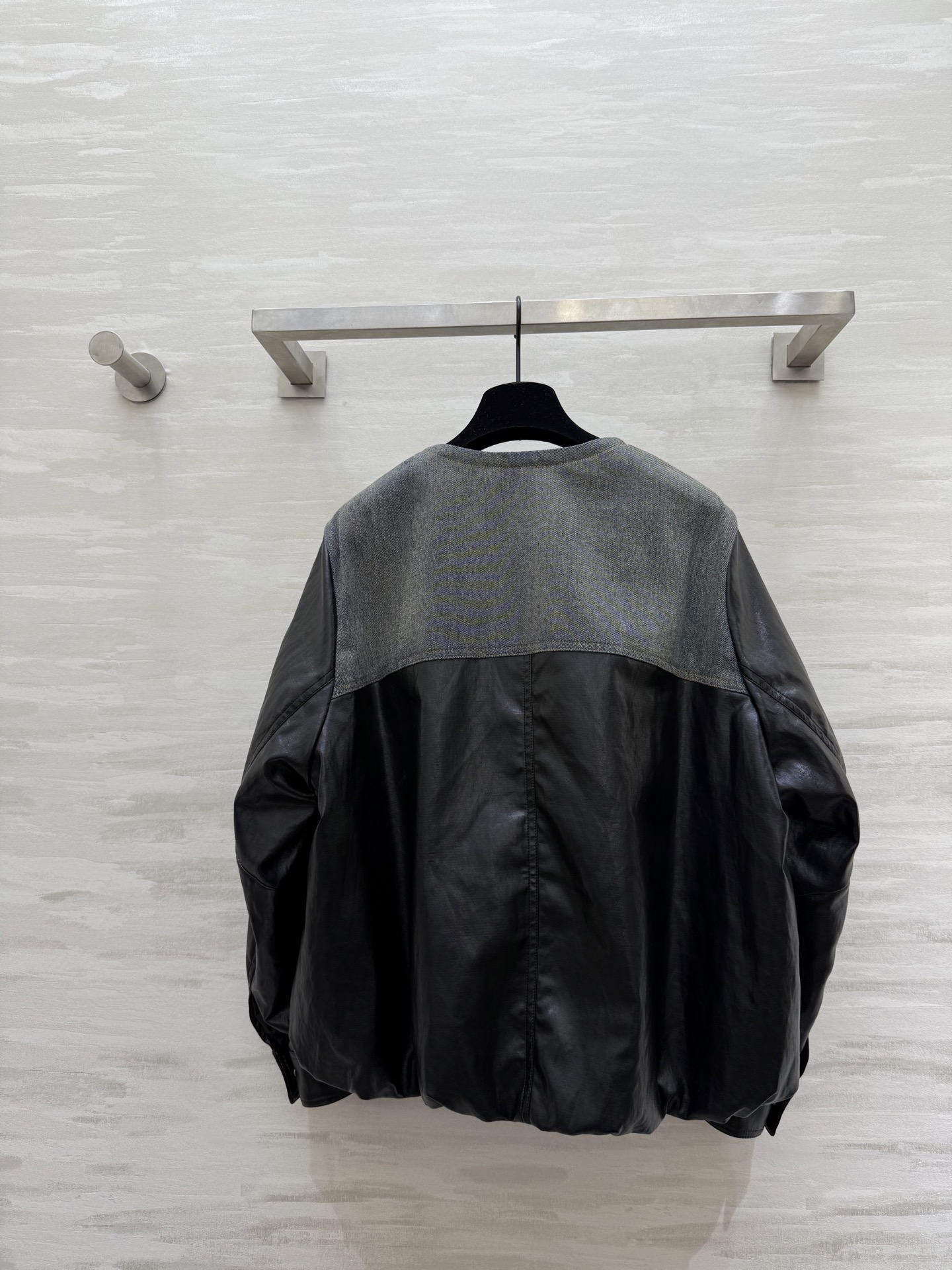 #alexanderwan♡²⁶牛仔拼接鹅绒外套 内里白鹅绒填充 轻盈保暖 帅气牛仔点缀时髦有个性 高品