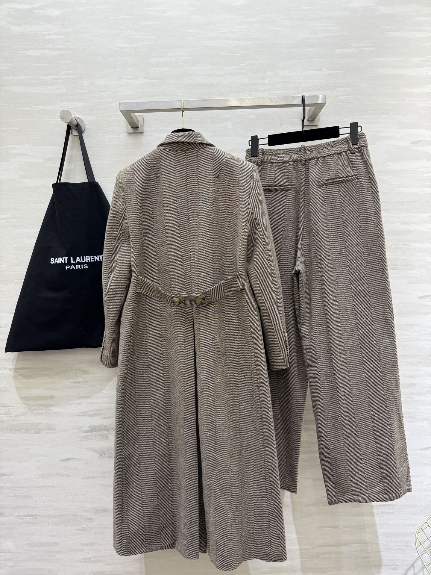 #ysl²⁶新款 羊毛斜纹大衣套装 摩登大气 高品质定制 现货首发size：S/M/L/XL（M码肩宽：