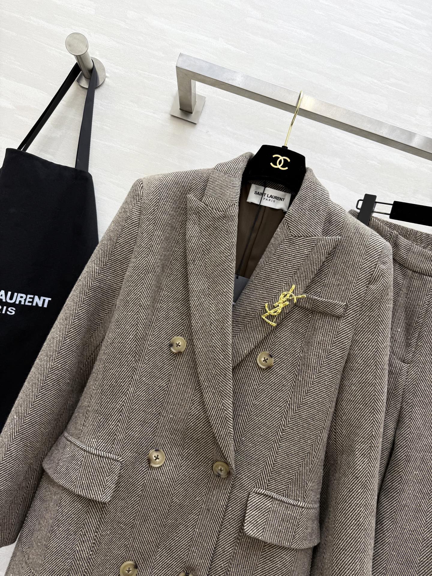 #ysl²⁶新款 羊毛斜纹大衣套装 摩登大气 高品质定制 现货首发size：S/M/L/XL（M码肩宽：
