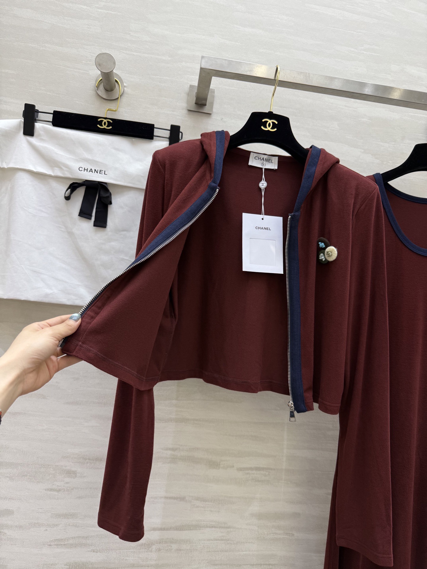 #Chane♡连帽外套➕背心长裙两件套羊毛套装 背心长裙修身显瘦 定制羊毛混纺面料亲肤舒适 高品质定制 