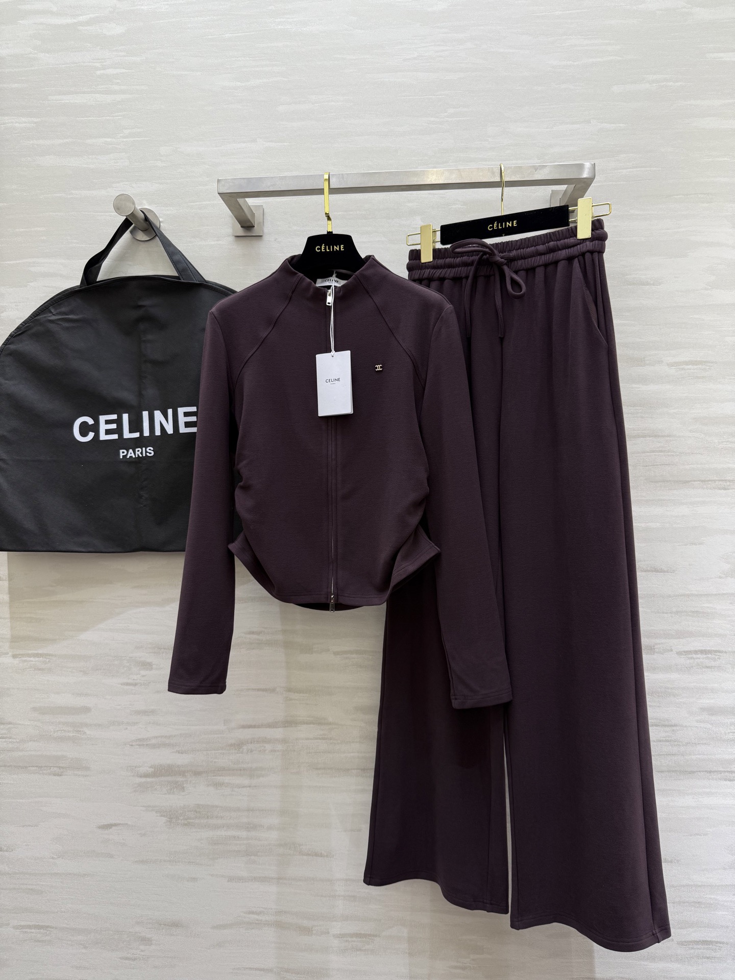 NO:700994,#Celin new casual wool suit. Customized wool blended fabric to keep warm and comfortable. High quality. Available now. SizeS/M/L/XL (M size shoulder width 37, bust 94, length 53, pants waist 64, pants length 109), Celine-clothing, celine, celine,19860909#Celin新款 休闲羊毛套装 定制羊毛混纺面料保暖舒适 高品质 现货首发sizeS/M/L/XL（M码肩宽37,胸围94,衣长53,裤子腰围64,裤长109）,赛琳-服装,celine,celine,,Women's clothing