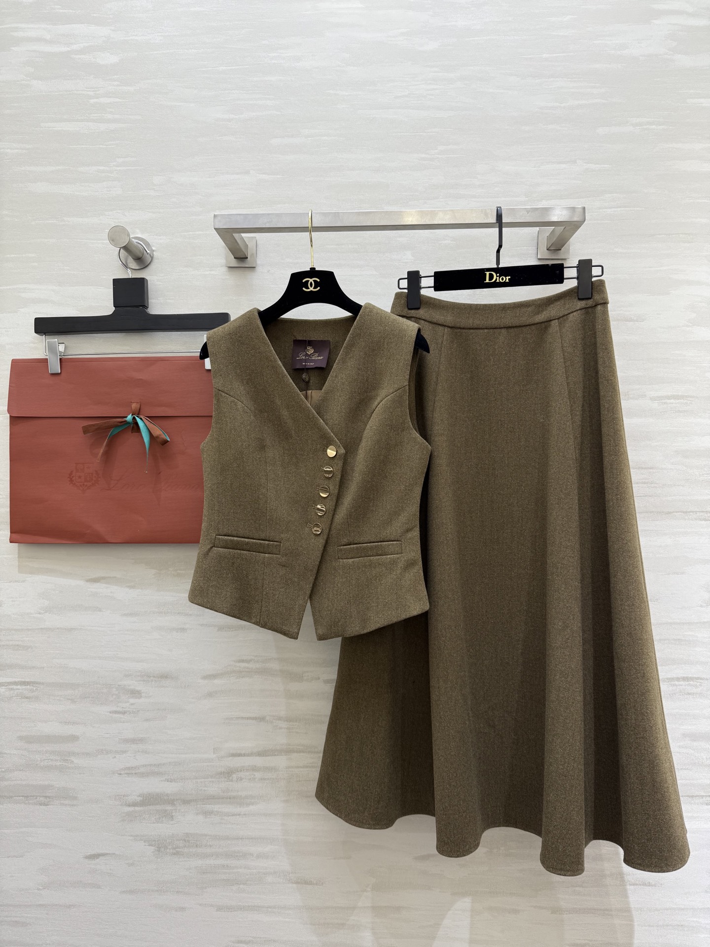 NO:700976,#Loro Pia new old money style suit, high quality customization, available in stock first size S/M/L/XL (S size bust 84, waist 72, length 51, skirt waist 66, skirt length 86), women's clothing, loro piana, skirts,19860909#Loro Pia新款 老钱风套装 高品质定制 现货首发sizeS/M/L/XL（s码胸围84,腰围72,衣长51,半裙腰围66,裙长86）,女装,loro piana,skirts,,Women's clothing