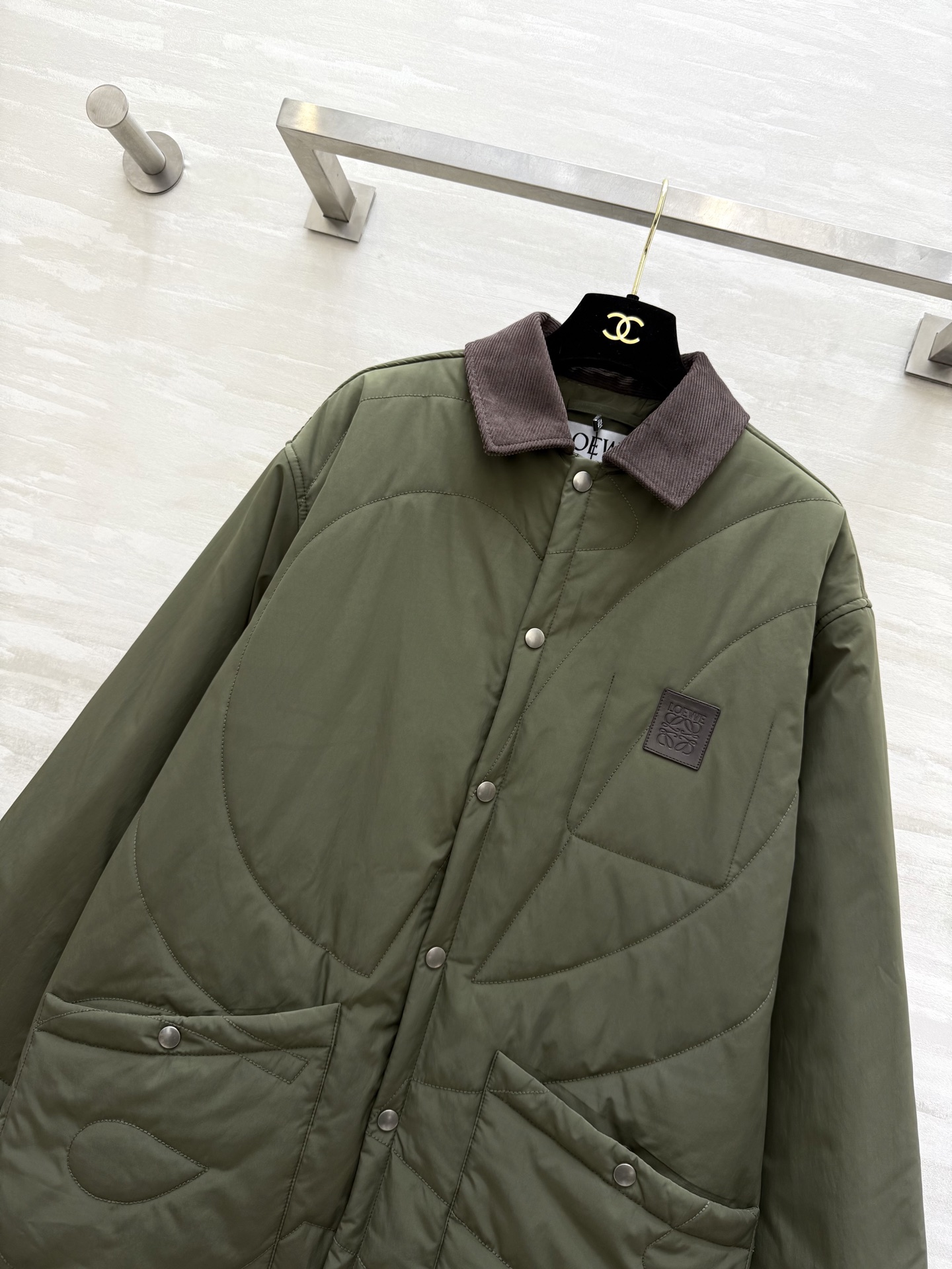 #Loew♡²⁶新款 巴恩风轻棉服 中长款版型 领口灯芯绒 衣身上花体L字体低调且时尚 高品质定制 现货