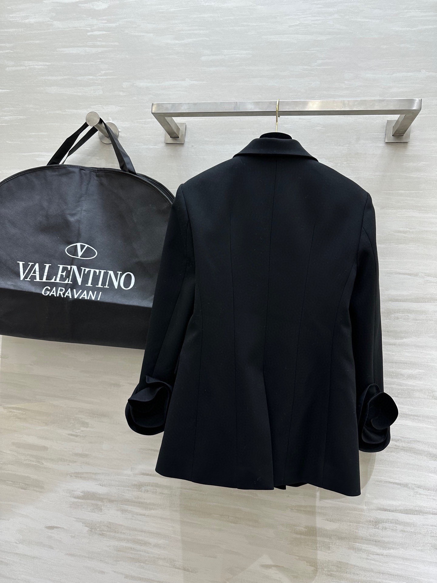 #Valentin♡新款 纯手工立体花朵 羊毛西装外套 重工手工立体玫瑰花袖 设计又甜又酷 重工艺定制黑