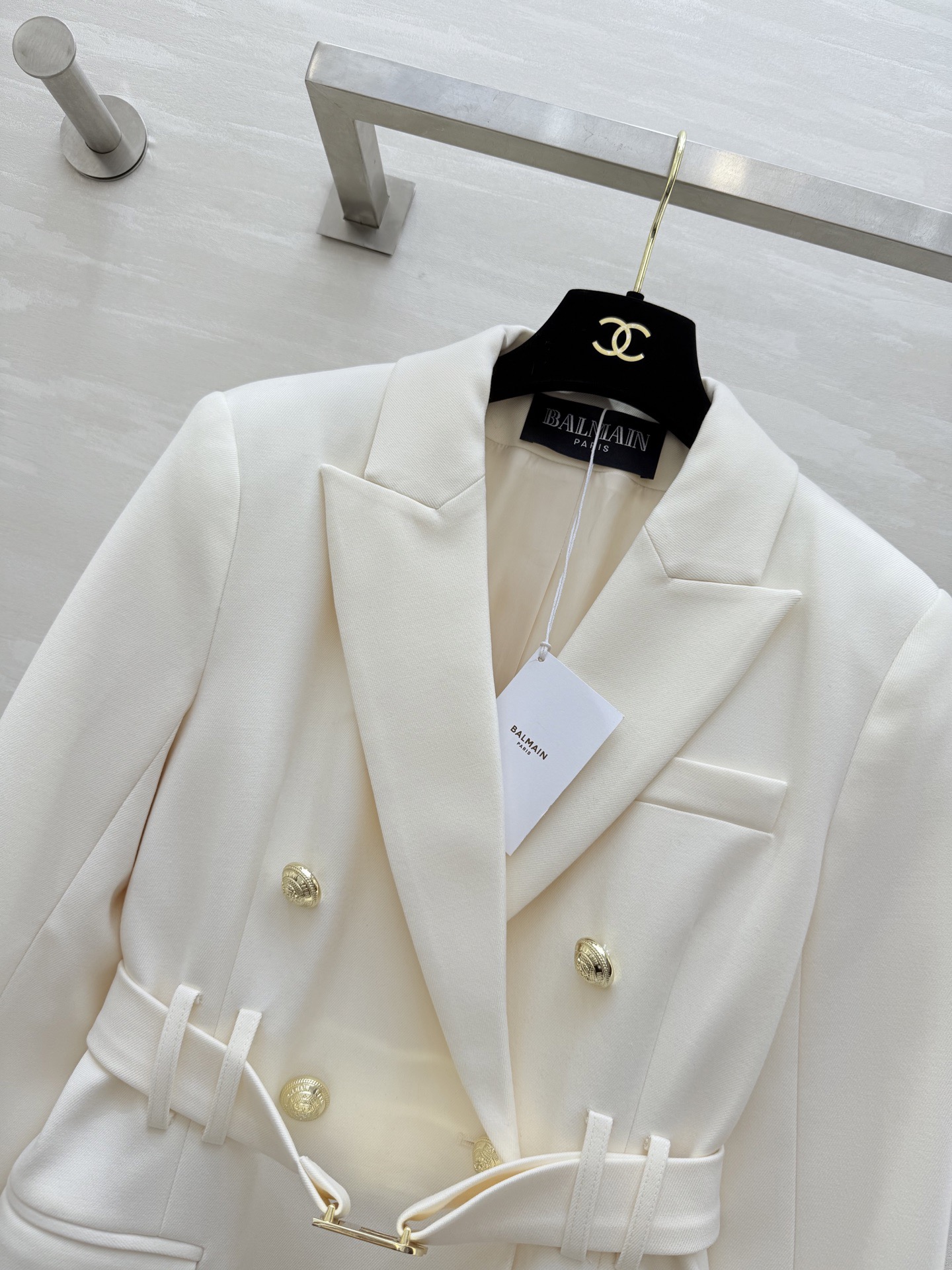 #Balmai♡²⁶早春新款 双排扣西装式连衣裙 经典西装剪裁 金属“B〞字母扣 品牌辨识度超高 高品质