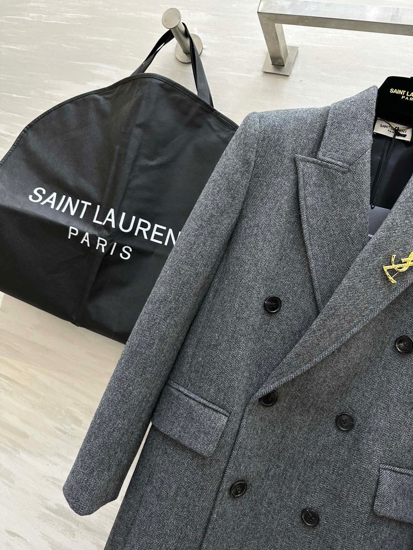 #ysl爆款 高级感人字纹进口羊毛西装大衣 大气人字纹高阶时髦必备 进口羊毛面料 人字纹格路 既保暖又显