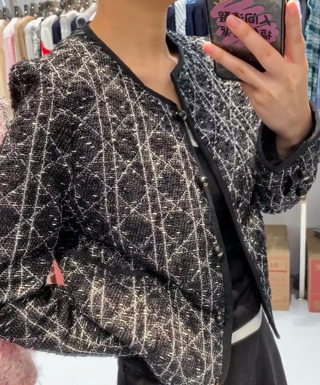 NO:709749,,,19860909,,,Women's clothing