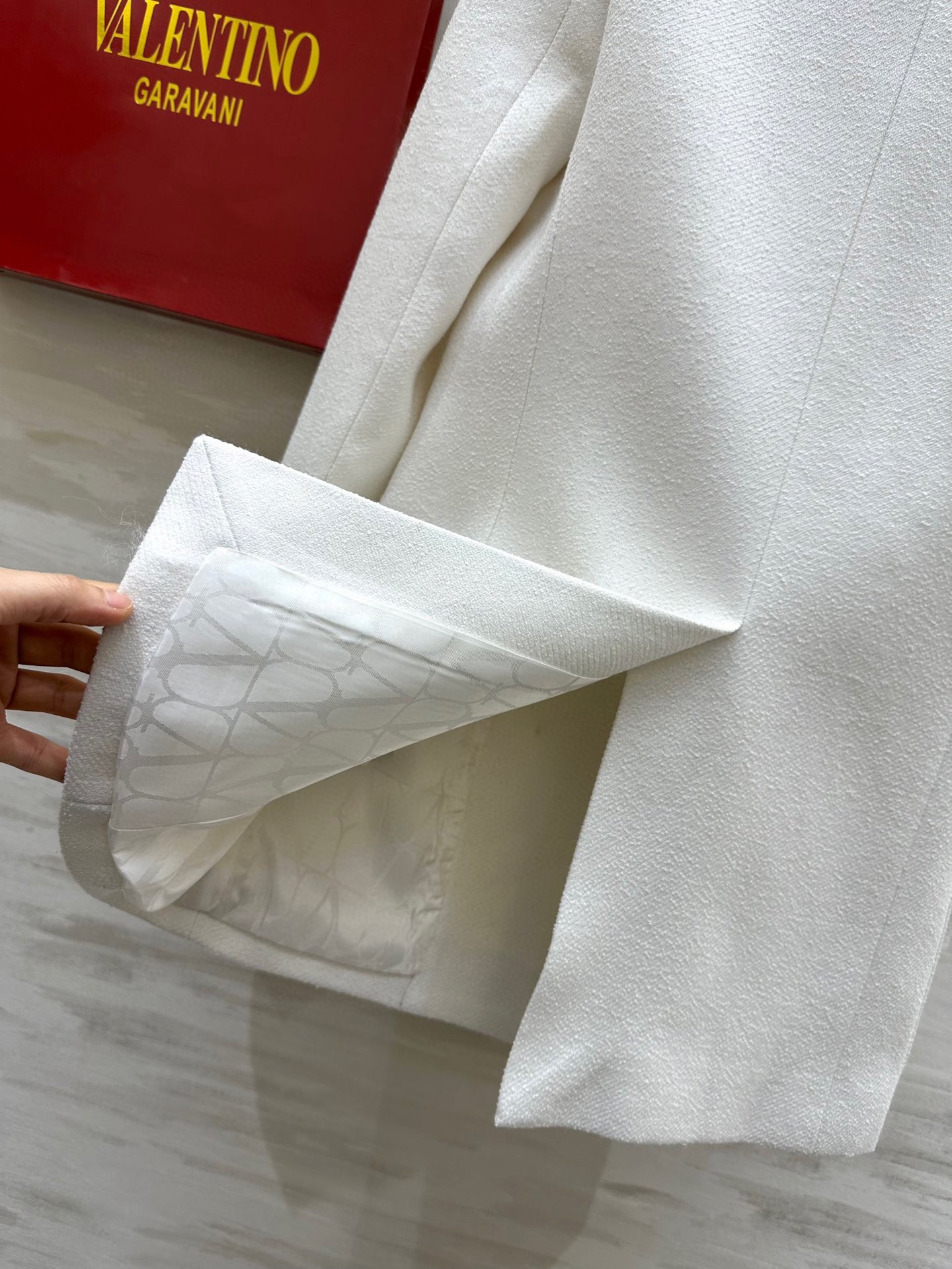 #Valentin♡新款 金线字母logo刺绣西装外套 定制颗粒感羊毛面料 内里字母提花 休闲时髦又有高