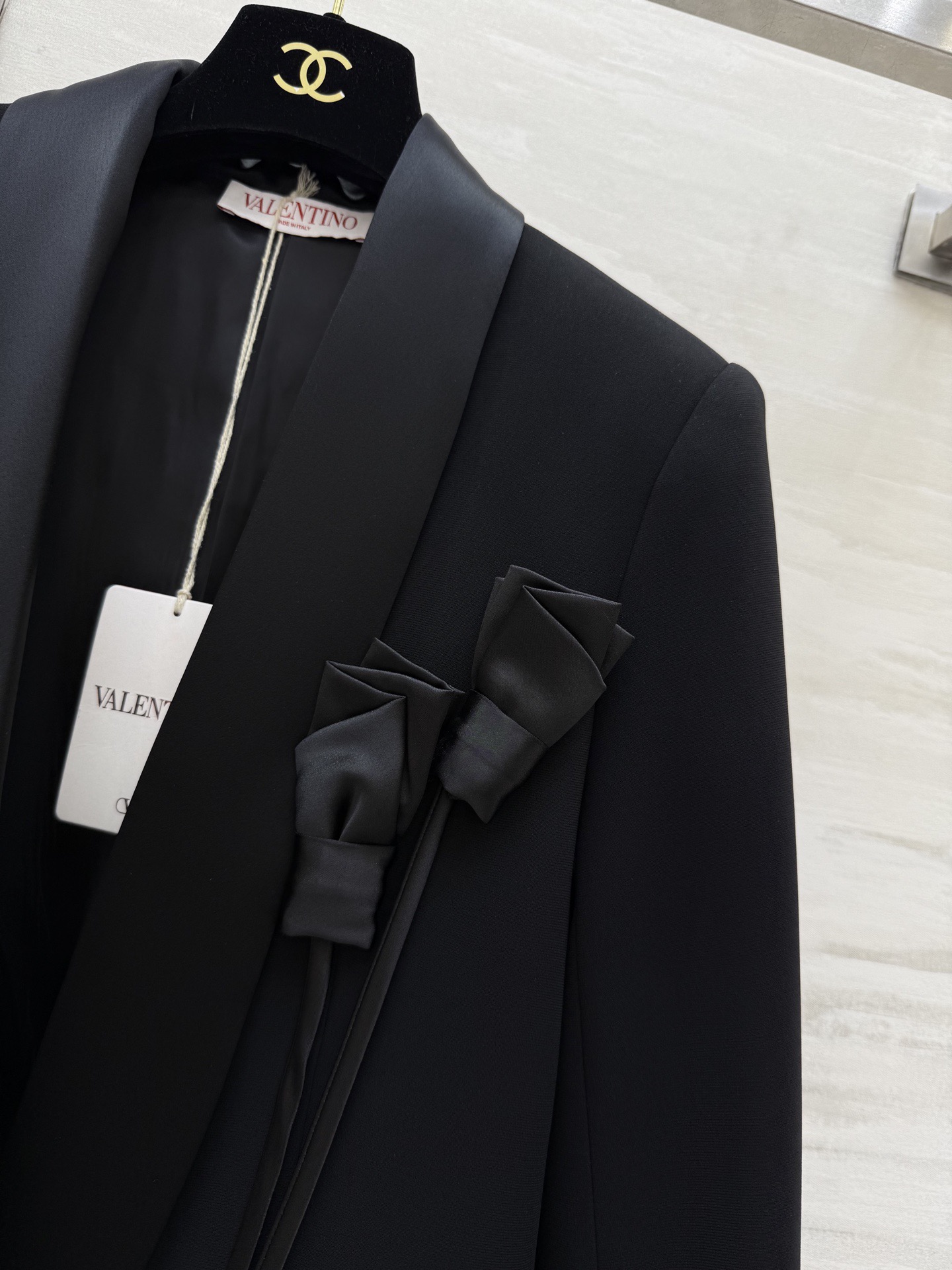 #Valentin♡新款 花朵点缀缎面西装外套 高级大气 立体剪裁 版型非常显瘦 高品质定制 现货首发s