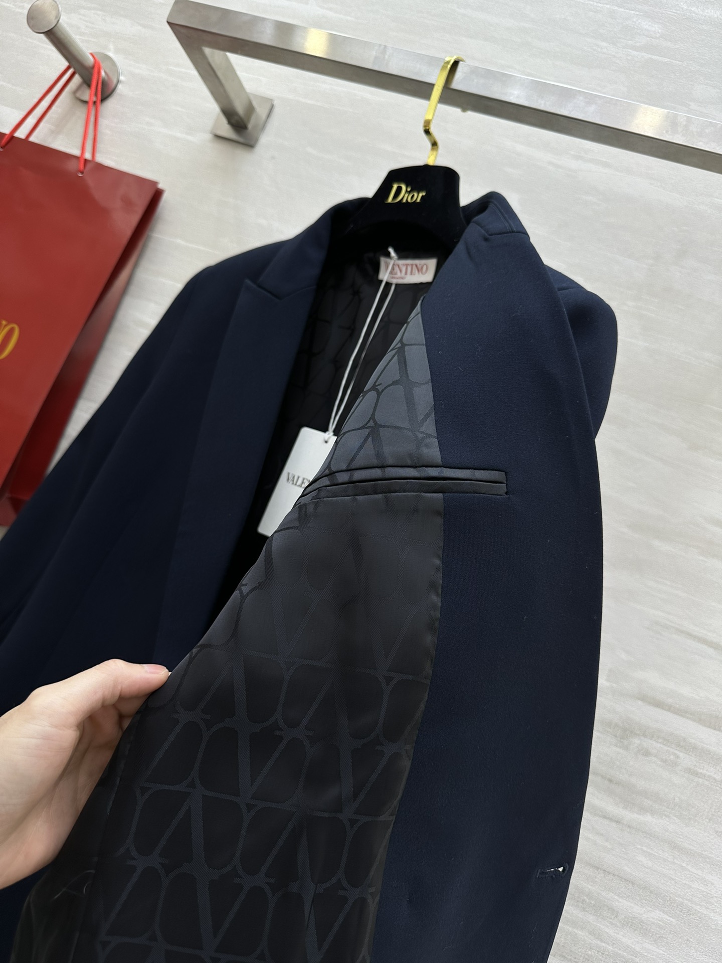 #Valentin♡新款 金线字母logo刺绣西装外套 独家藏蓝色非常好看 休闲时髦又有高级感 立体版型