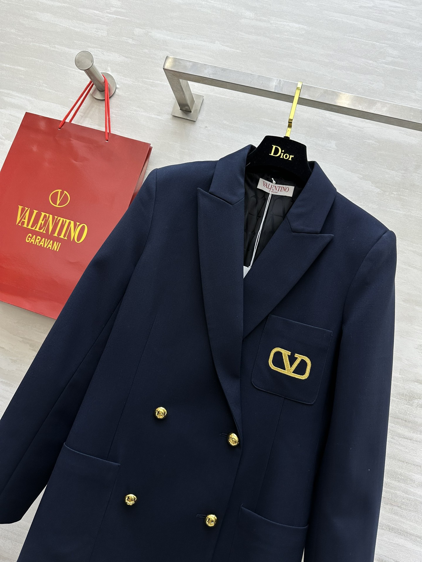 #Valentin♡新款 金线字母logo刺绣西装外套 独家藏蓝色非常好看 休闲时髦又有高级感 立体版型