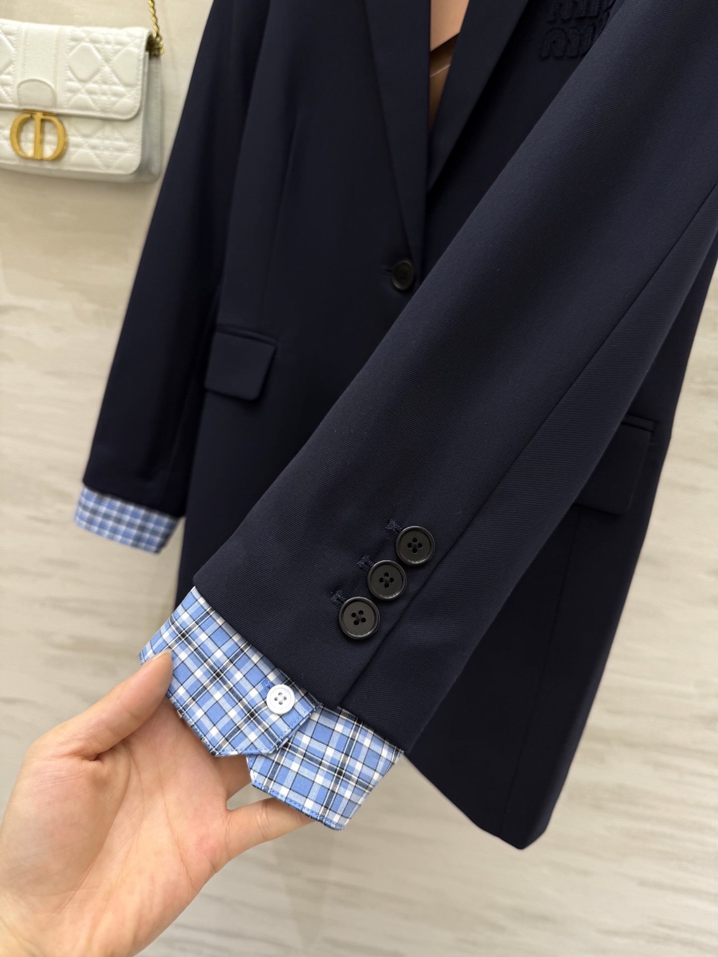 #Miumi♡格纹袖拼接丝毛西装外套 定制丝毛质地 高品质 现货首发size：S/M/L/XL（M码肩宽