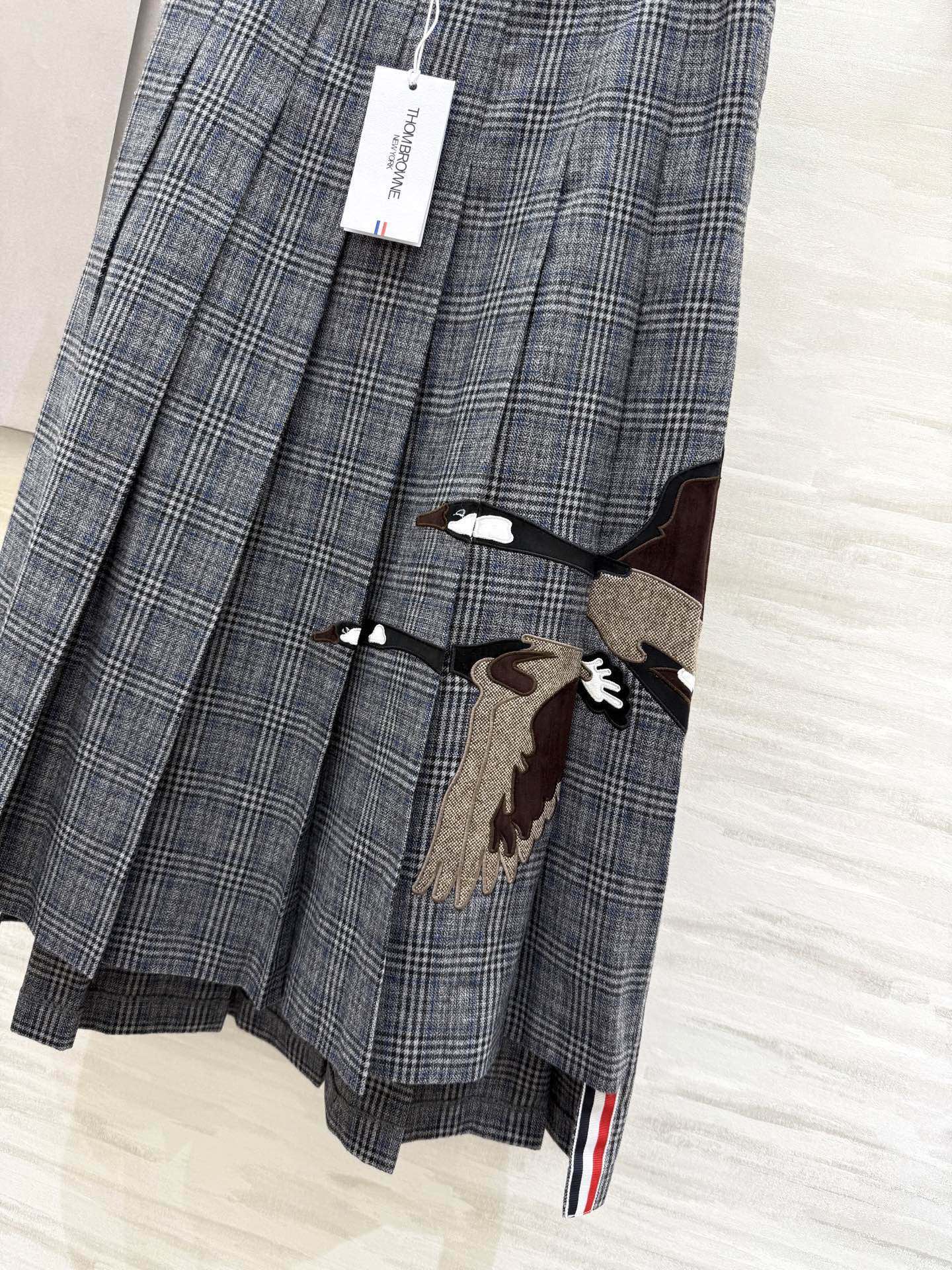 #THOMBROWN♡新款 重工刺绣🪡羊毛百褶半裙 高品质定制 现货首发size：S/M/L（s码腰围：