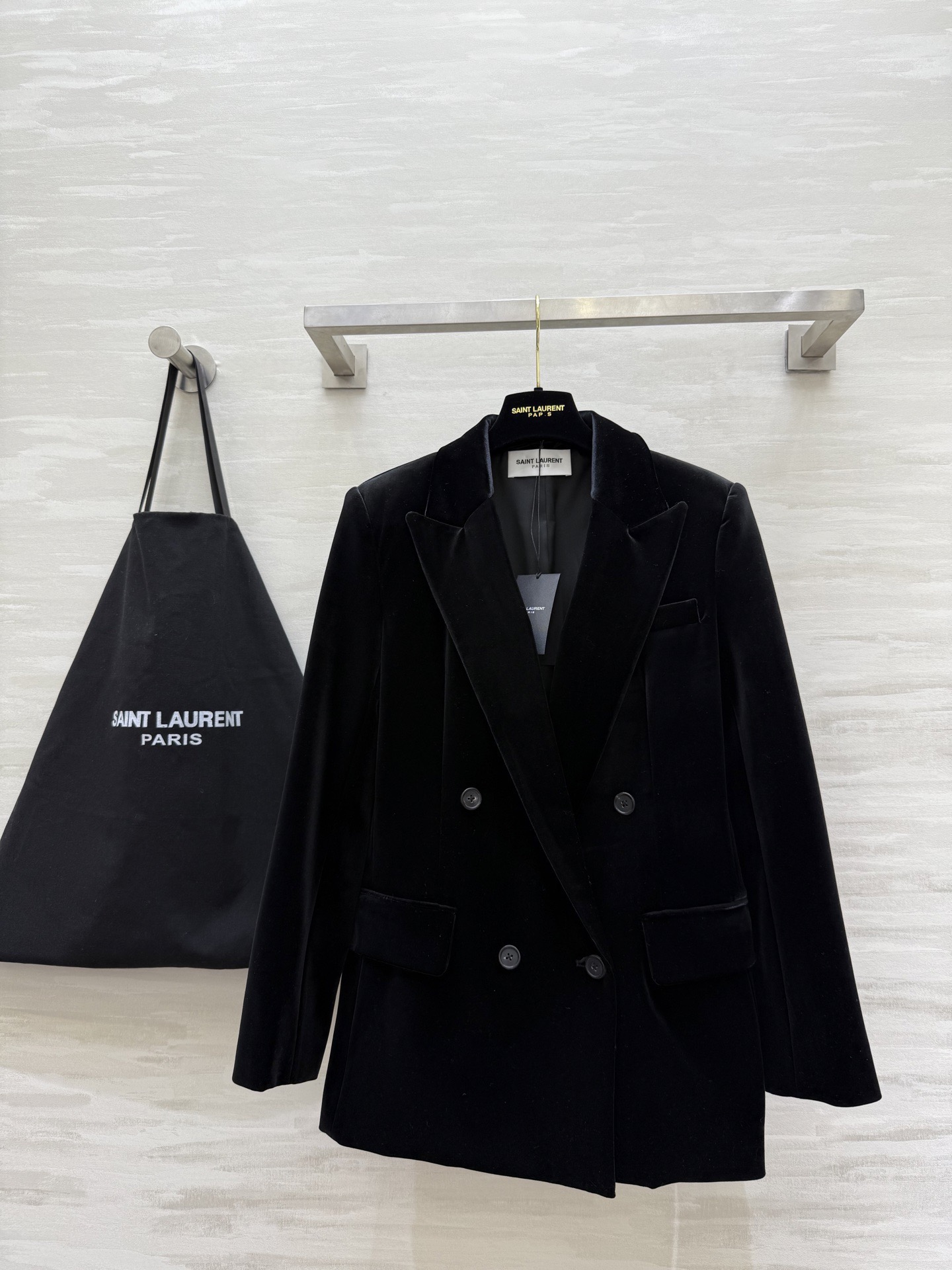 #Saint Lauren♡新款 丝绒西装外套 双排扣＋宽大翻领设计 复古摩登感满满！高品质丝绒面料 手