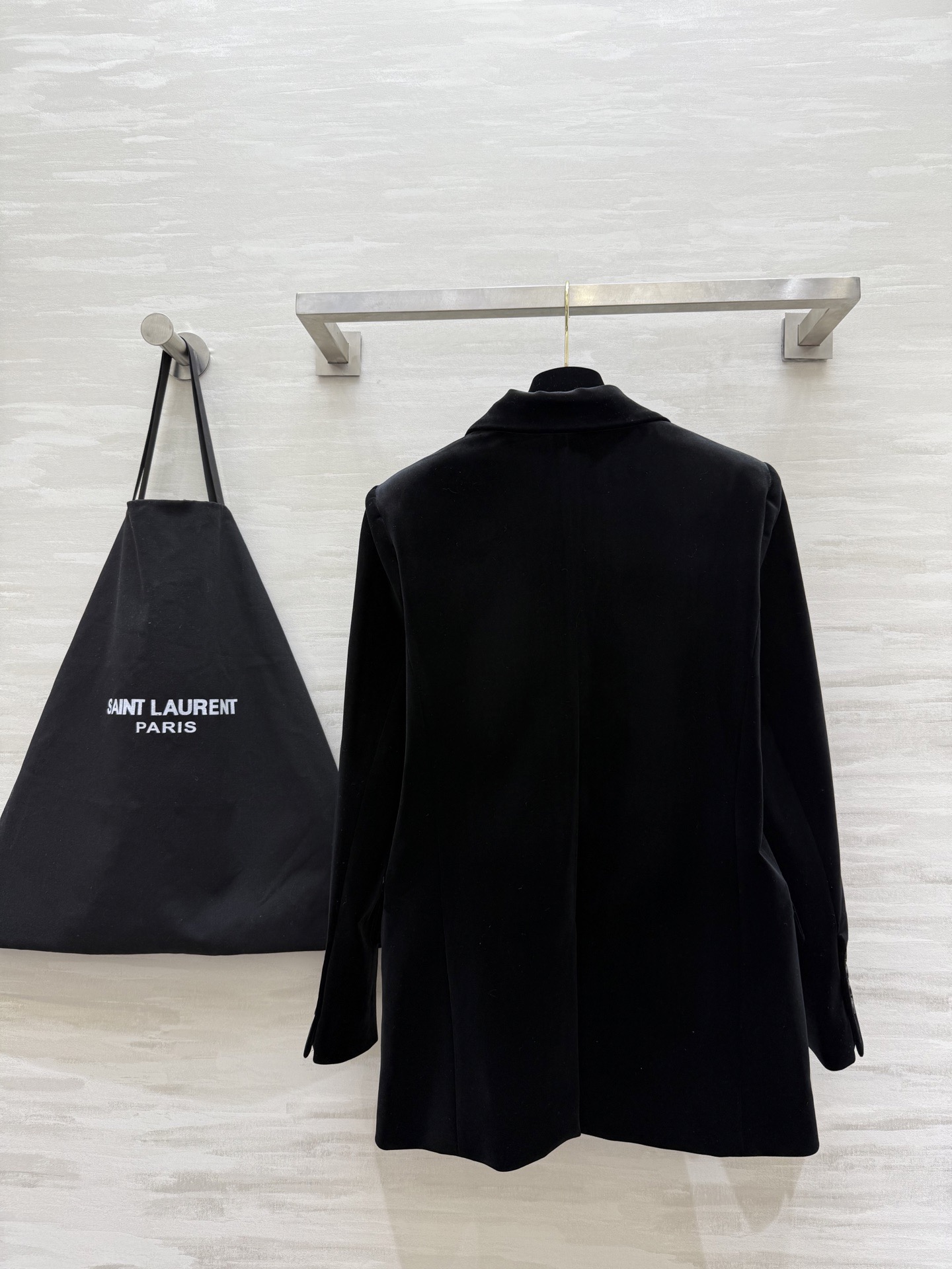 #Saint Lauren♡新款 丝绒西装外套 双排扣＋宽大翻领设计 复古摩登感满满！高品质丝绒面料 手