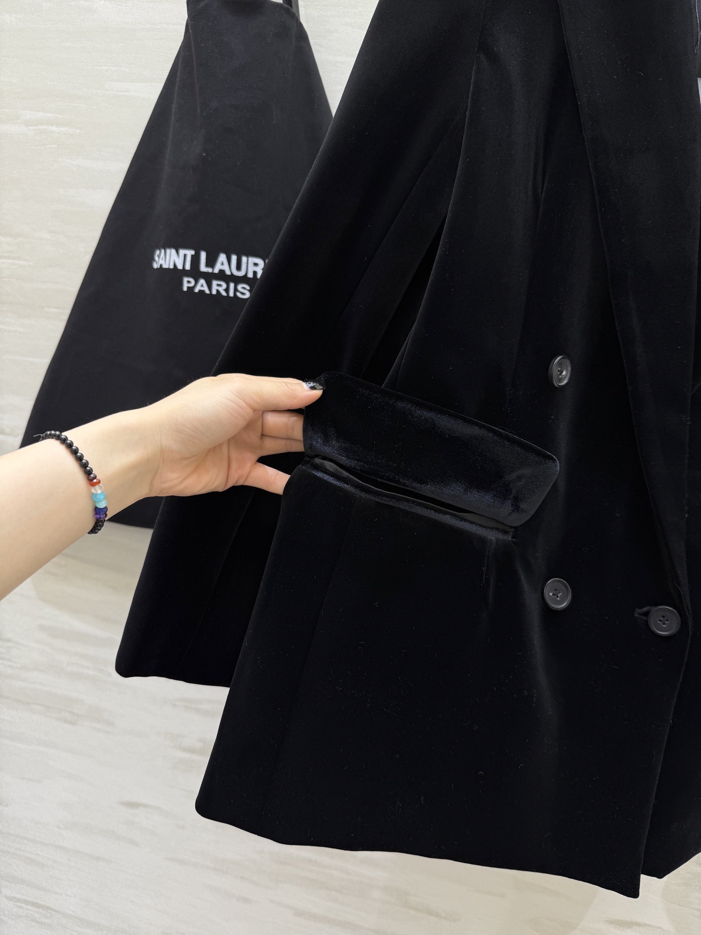 #Saint Lauren♡新款 丝绒西装外套 双排扣＋宽大翻领设计 复古摩登感满满！高品质丝绒面料 手