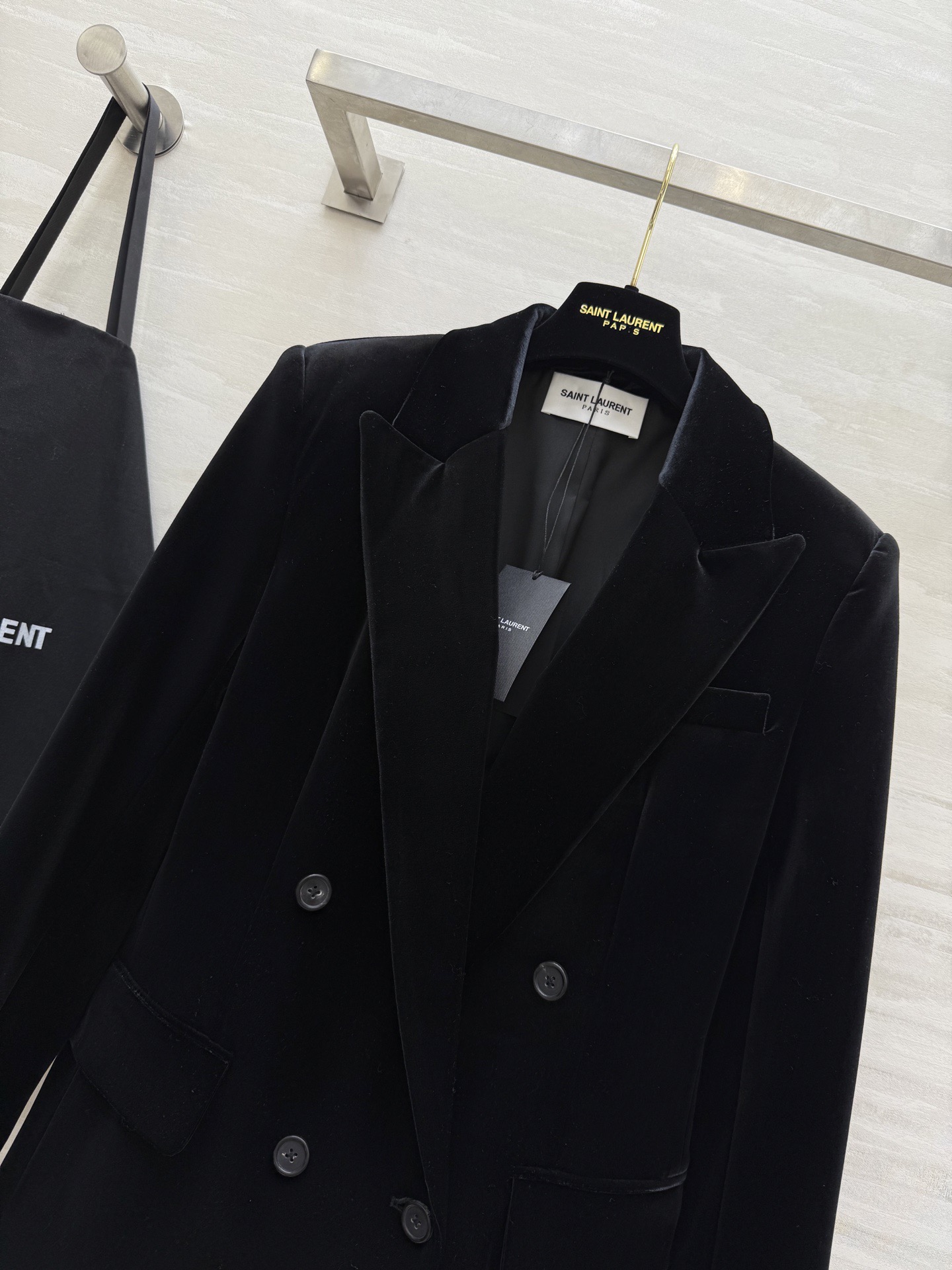 #Saint Lauren♡新款 丝绒西装外套 双排扣＋宽大翻领设计 复古摩登感满满！高品质丝绒面料 手