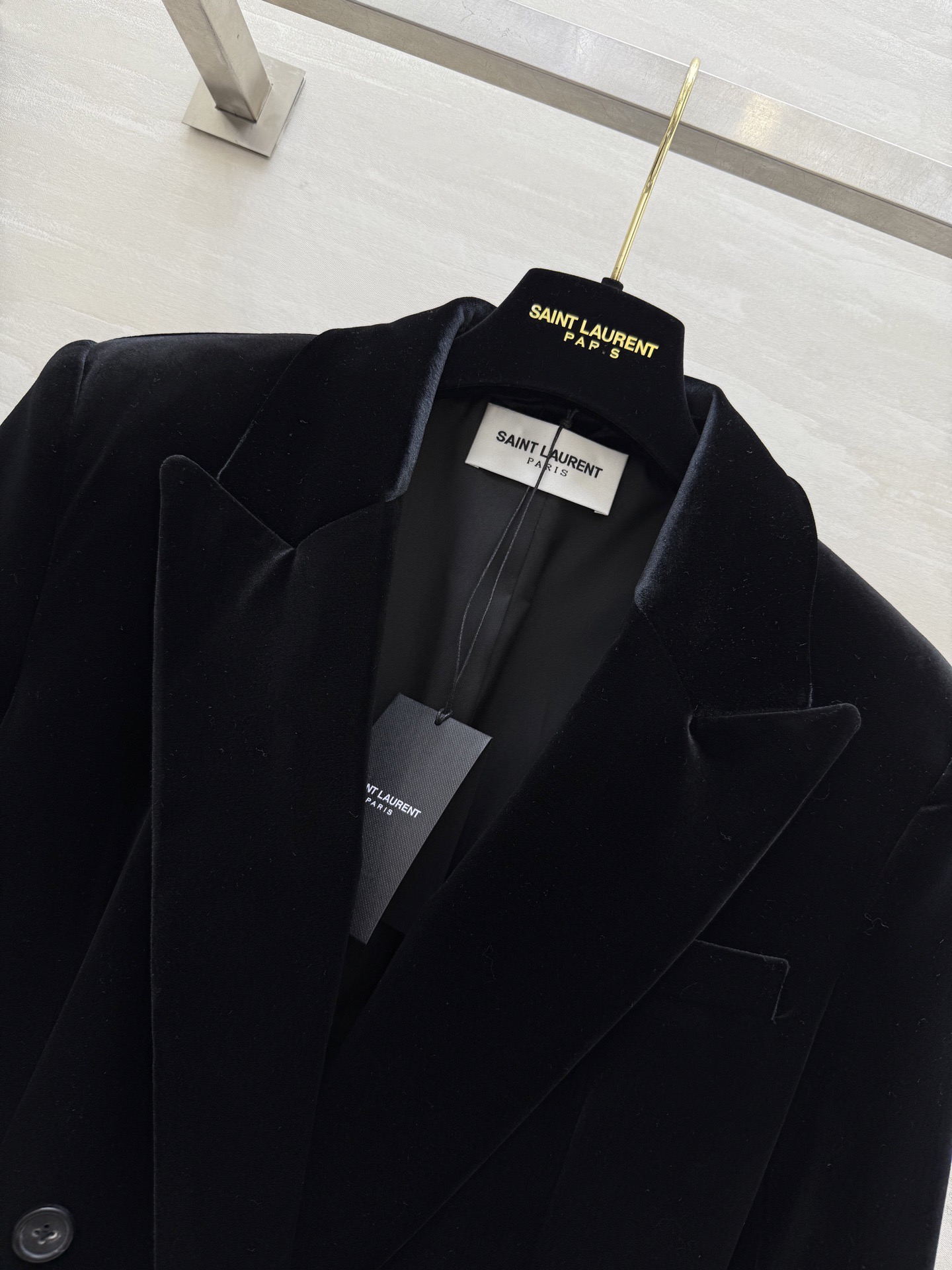 #Saint Lauren♡新款 丝绒西装外套 双排扣＋宽大翻领设计 复古摩登感满满！高品质丝绒面料 手