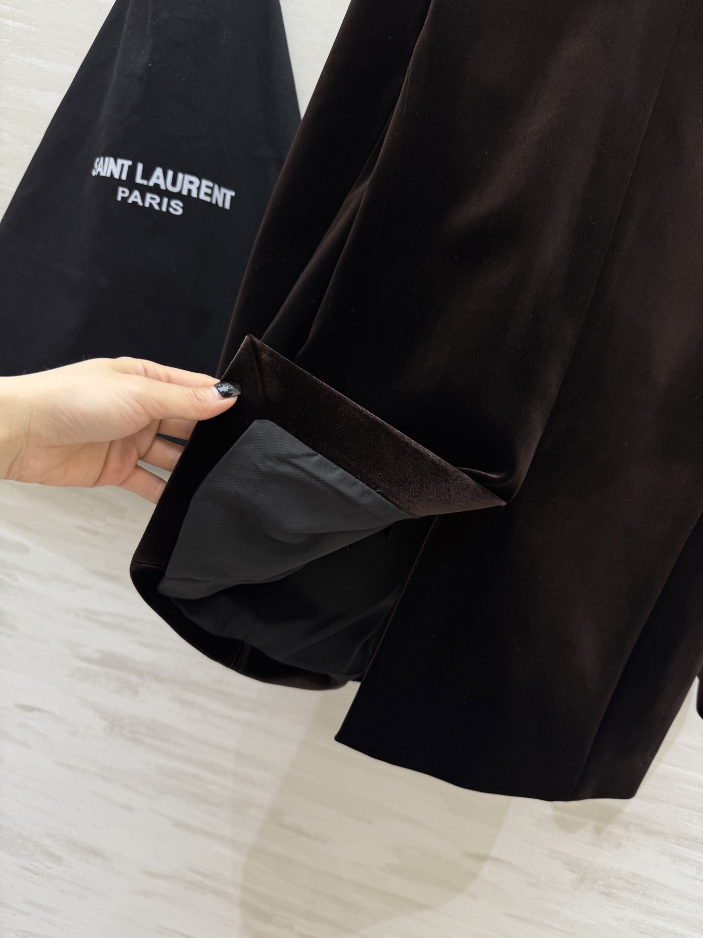 #Saint Lauren♡新款 丝绒西装外套 双排扣＋宽大翻领设计 复古摩登感满满！高品质丝绒面料 手