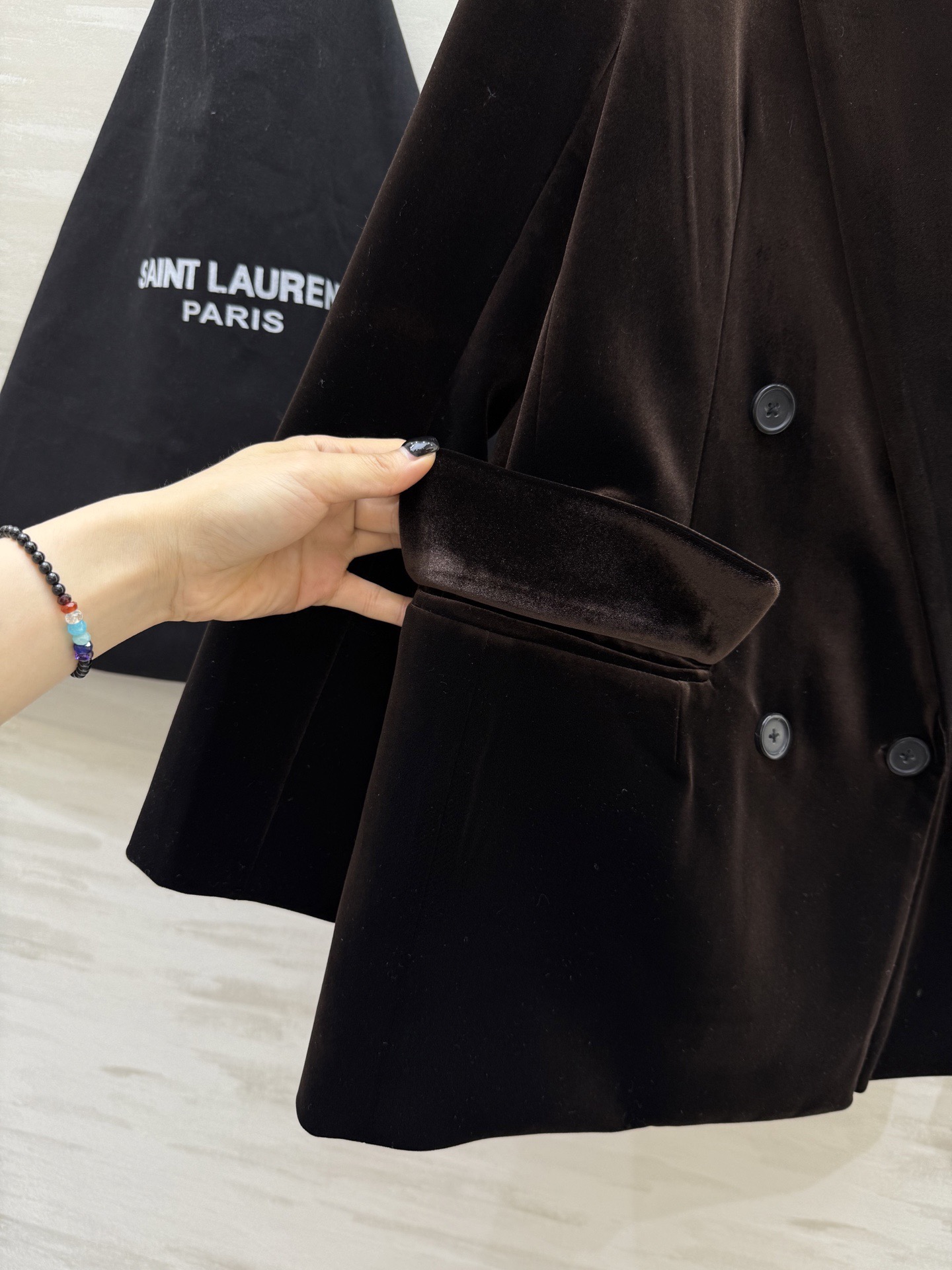 #Saint Lauren♡新款 丝绒西装外套 双排扣＋宽大翻领设计 复古摩登感满满！高品质丝绒面料 手