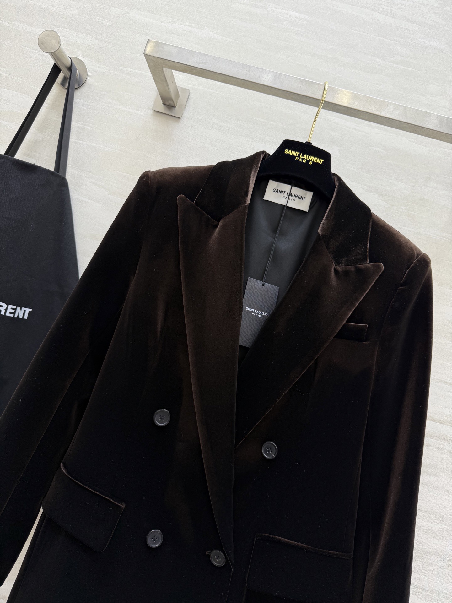 #Saint Lauren♡新款 丝绒西装外套 双排扣＋宽大翻领设计 复古摩登感满满！高品质丝绒面料 手