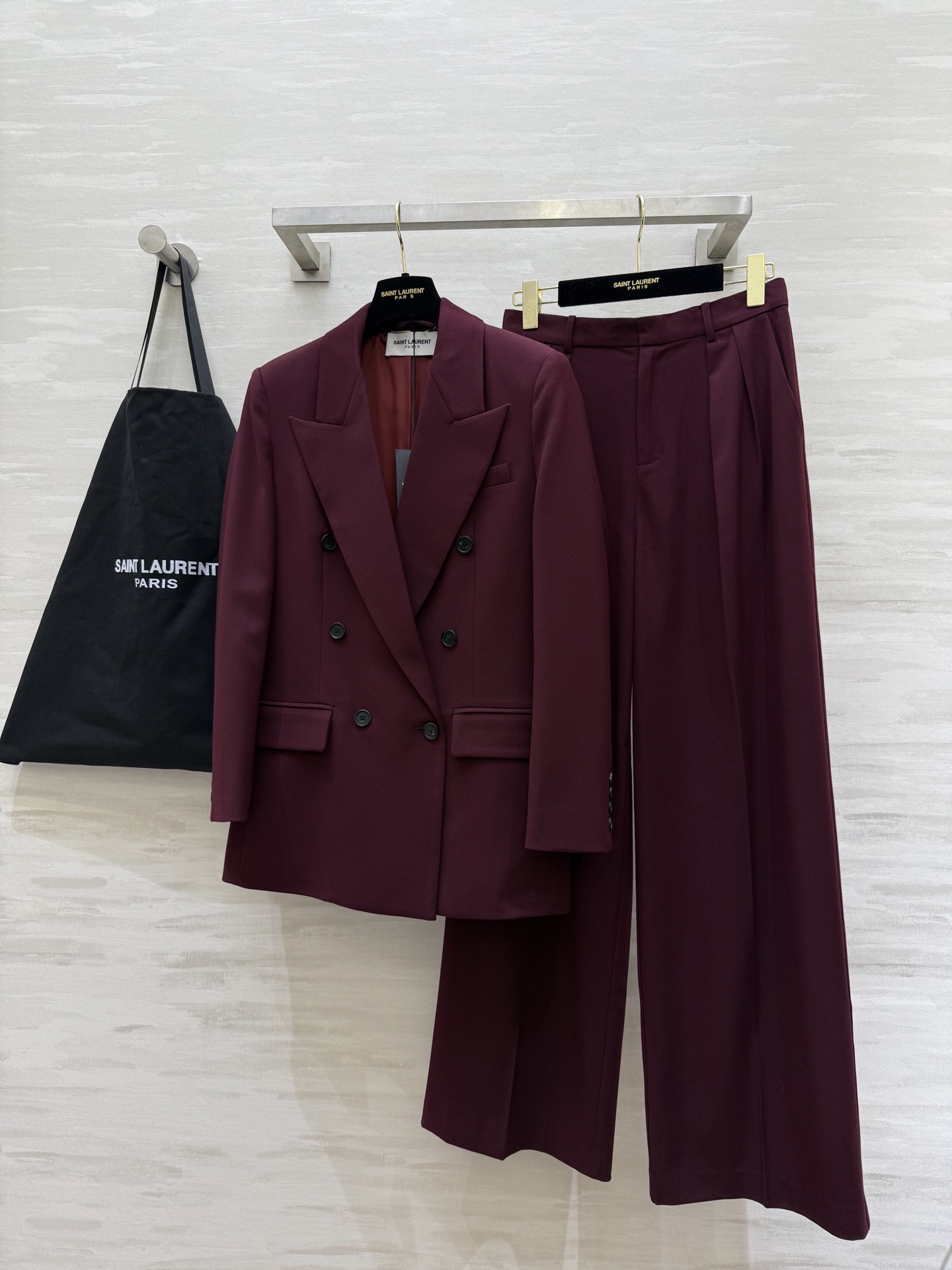NO:710229,#ysl's new high-end burgundy red thick wool trousers make your skin whiter, enhance your temperament, and are very eye-catching!  The upper body is calm and capable. High-quality customization. Available in stock first size S/M/L/XL (S size waist 68, hip 102, pants length 108),, saint laurent,19860909#ysl新款 高级感爆棚 勃艮第红厚羊毛西裤 显肤白、抬气质、又很亮眼！上身沉稳大气又干练 高品质定制 现货首发sizeS/M/L/XL（s码腰围68,臀围102,裤长108）,,saint laurent,,Women's clothing