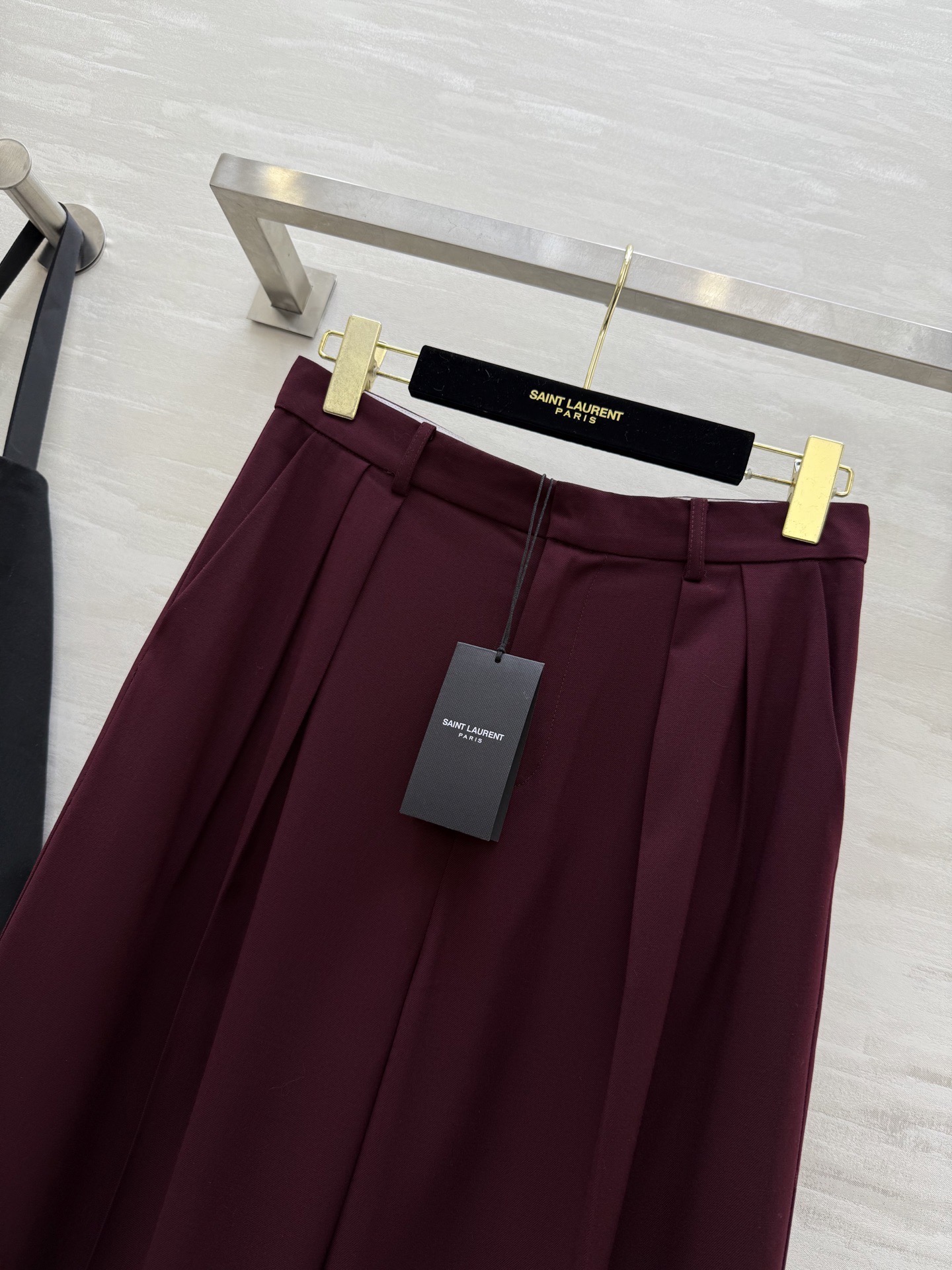 #ysl新款 高级感爆棚 勃艮第红厚羊毛西裤 显肤白、抬气质、又很亮眼！上身沉稳大气又干练 高品质定制 