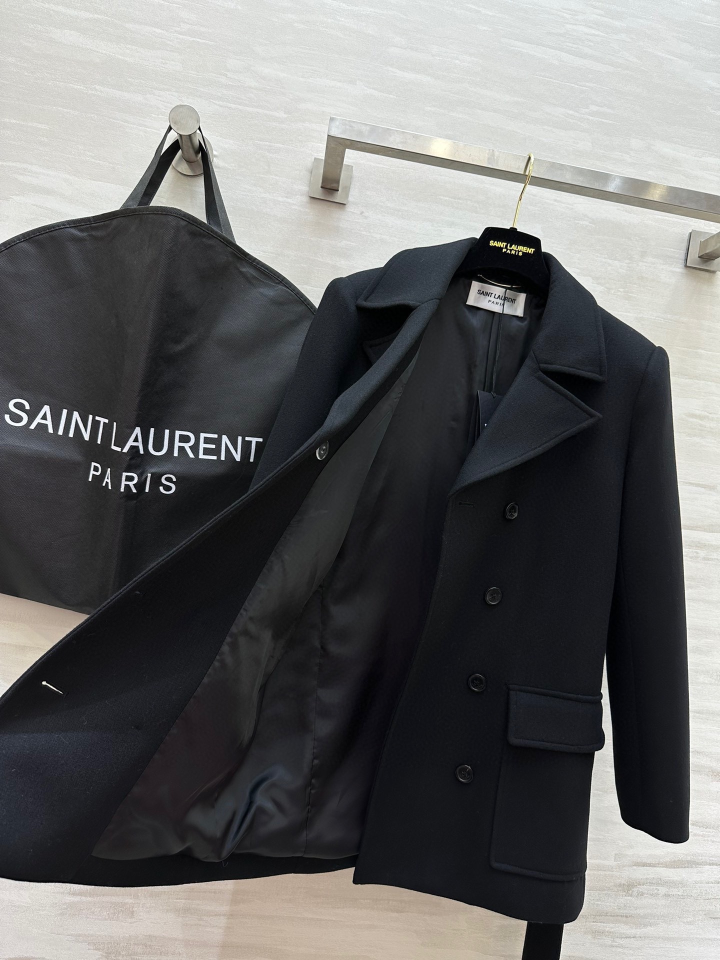 #ysl新款 狩猎装羊毛西装外套 双排扣设计帅气十足 羊毛面料保暖舒适 立体剪裁版型上身非常大气显瘦 高