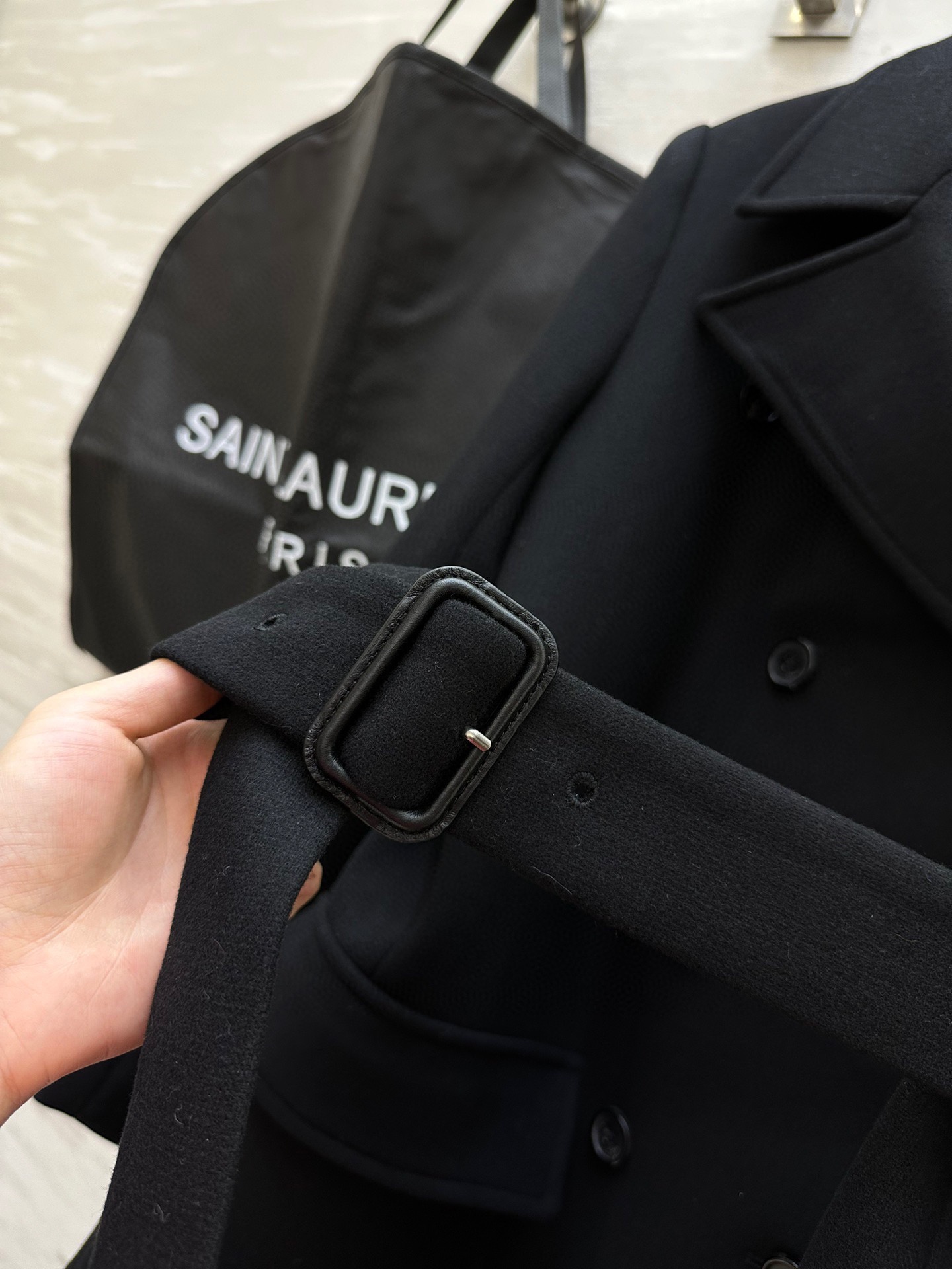 #ysl新款 狩猎装羊毛西装外套 双排扣设计帅气十足 羊毛面料保暖舒适 立体剪裁版型上身非常大气显瘦 高