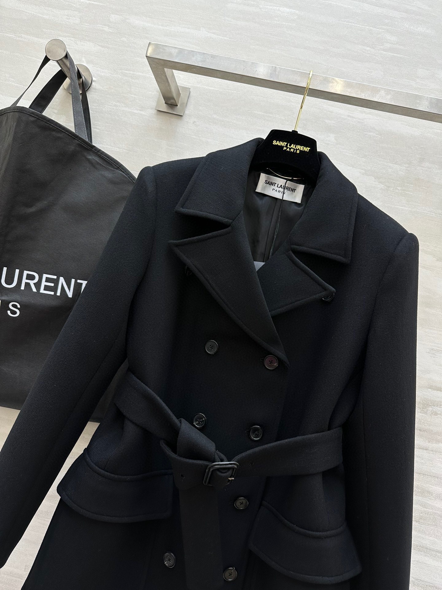 #ysl新款 狩猎装羊毛西装外套 双排扣设计帅气十足 羊毛面料保暖舒适 立体剪裁版型上身非常大气显瘦 高