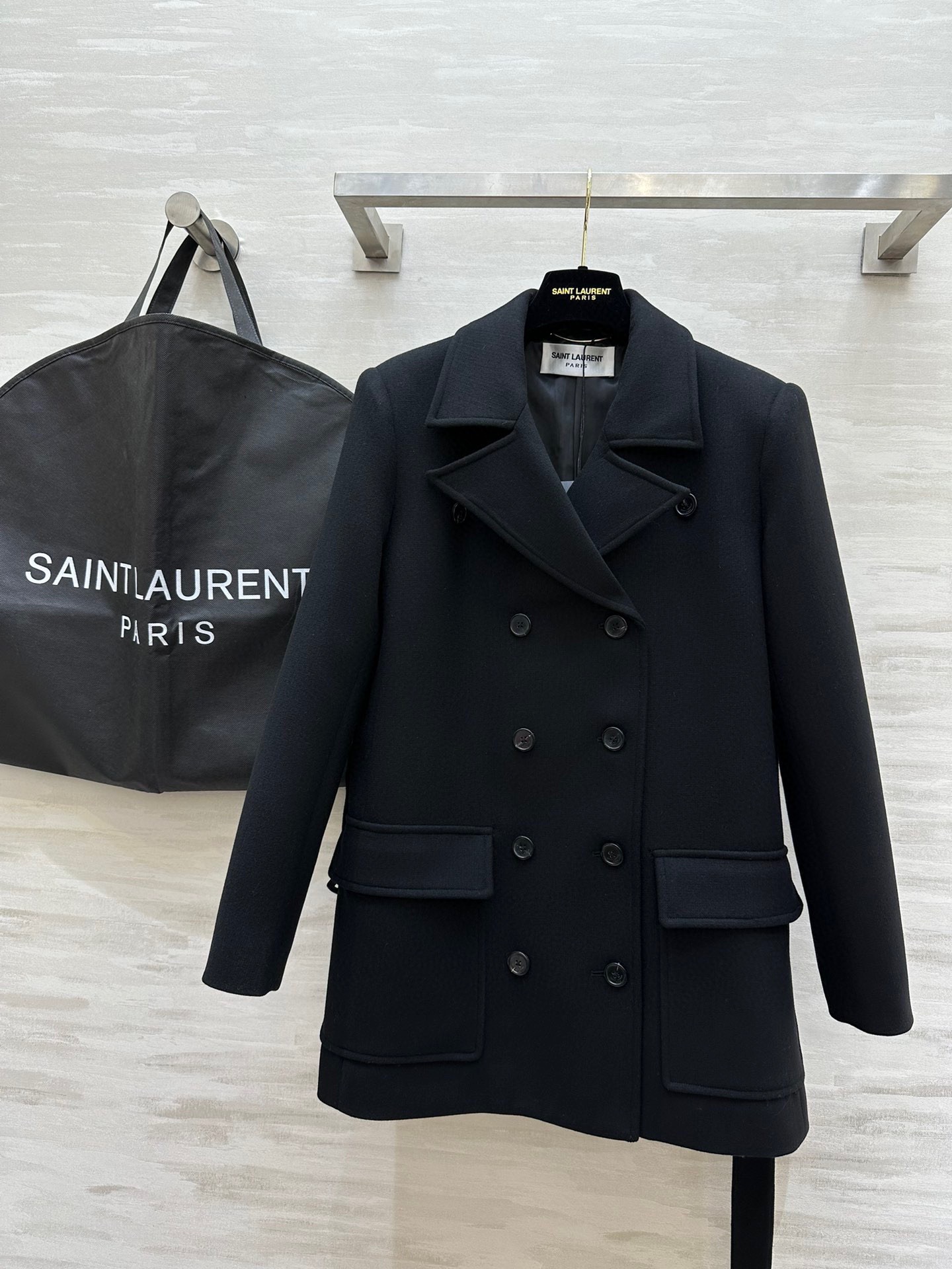 #ysl新款 狩猎装羊毛西装外套 双排扣设计帅气十足 羊毛面料保暖舒适 立体剪裁版型上身非常大气显瘦 高