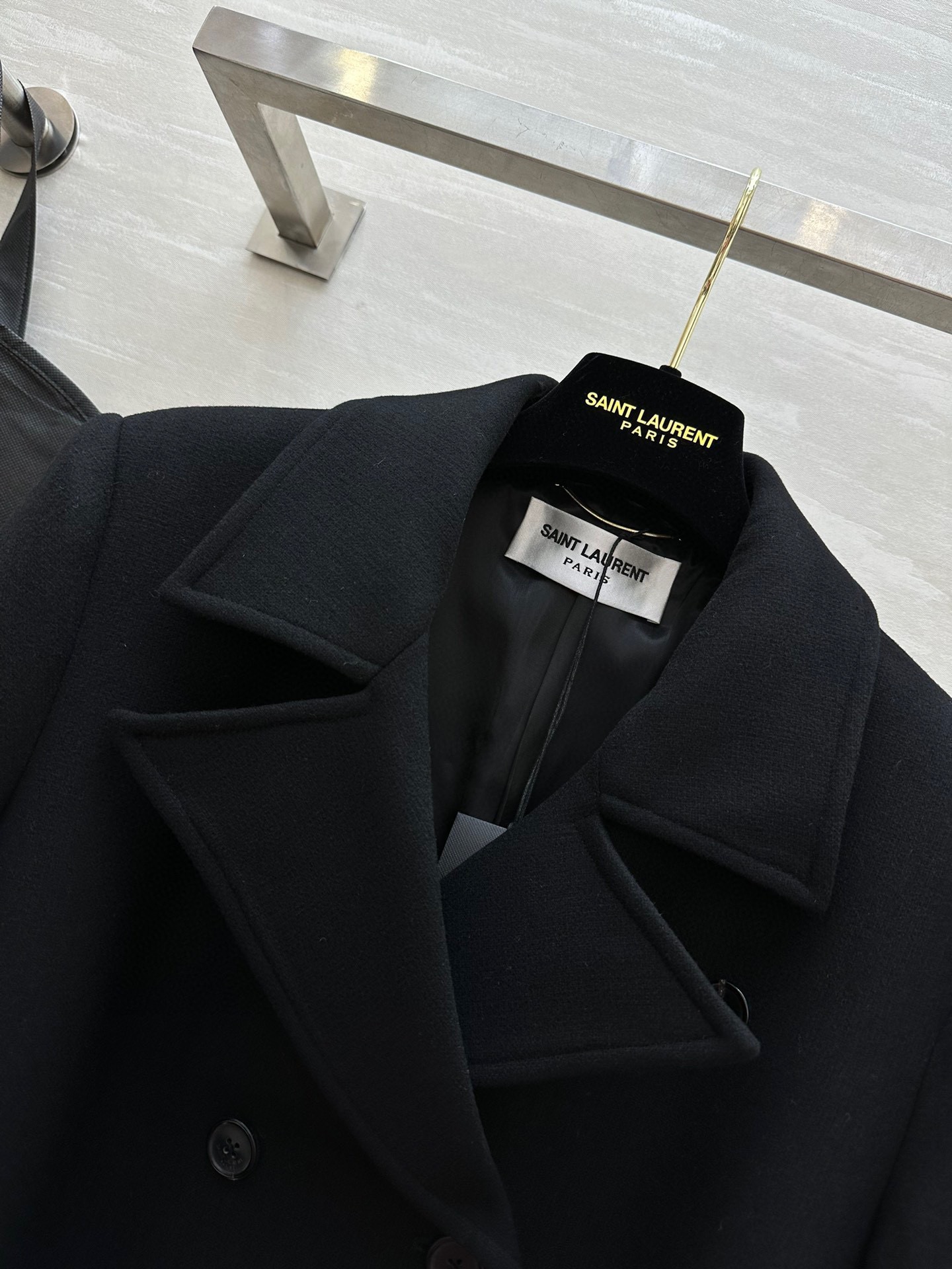 #ysl新款 狩猎装羊毛西装外套 双排扣设计帅气十足 羊毛面料保暖舒适 立体剪裁版型上身非常大气显瘦 高