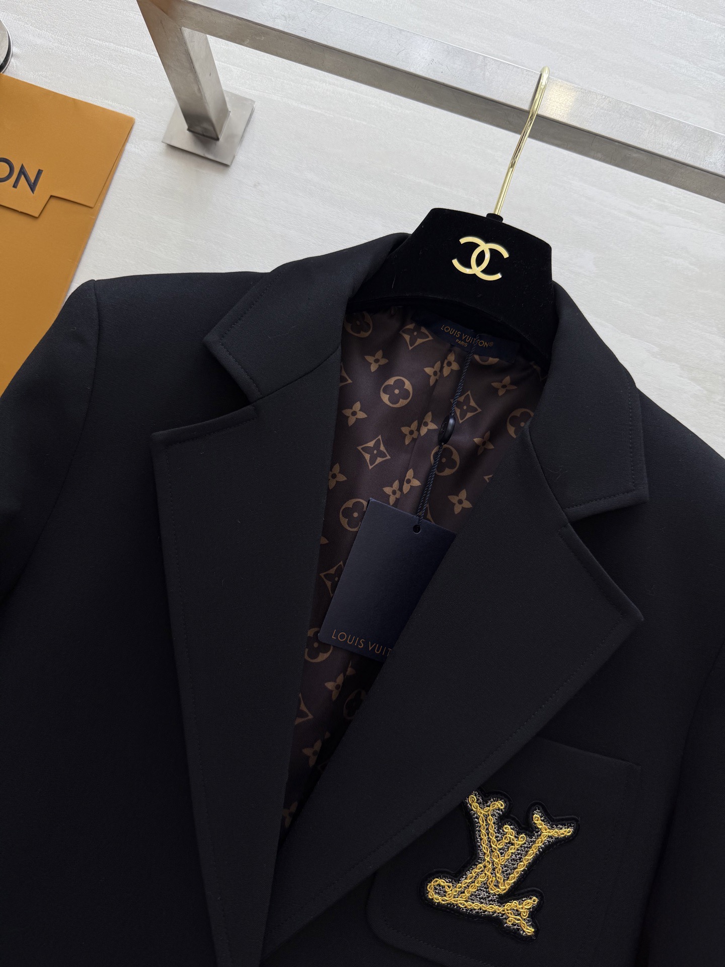 #Lv新款 羊毛西装外套 高品质定制 现货首发size：S/M/L/XL（M码肩宽：39，胸围：94，衣