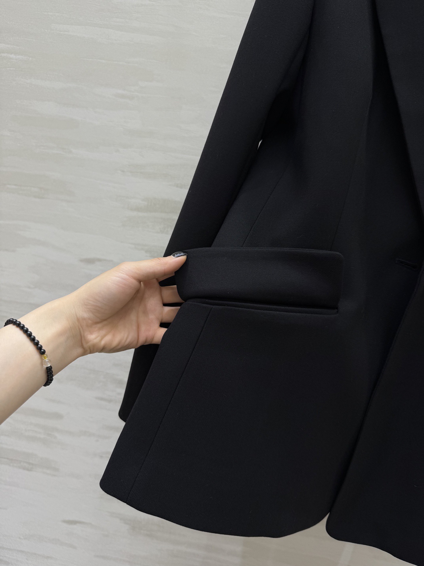 #Versac♡新款 黑色西装 精裁剪裁+弹力羊毛混纺面料 质感高级又舒适 金色纽扣+Medusa徽标 