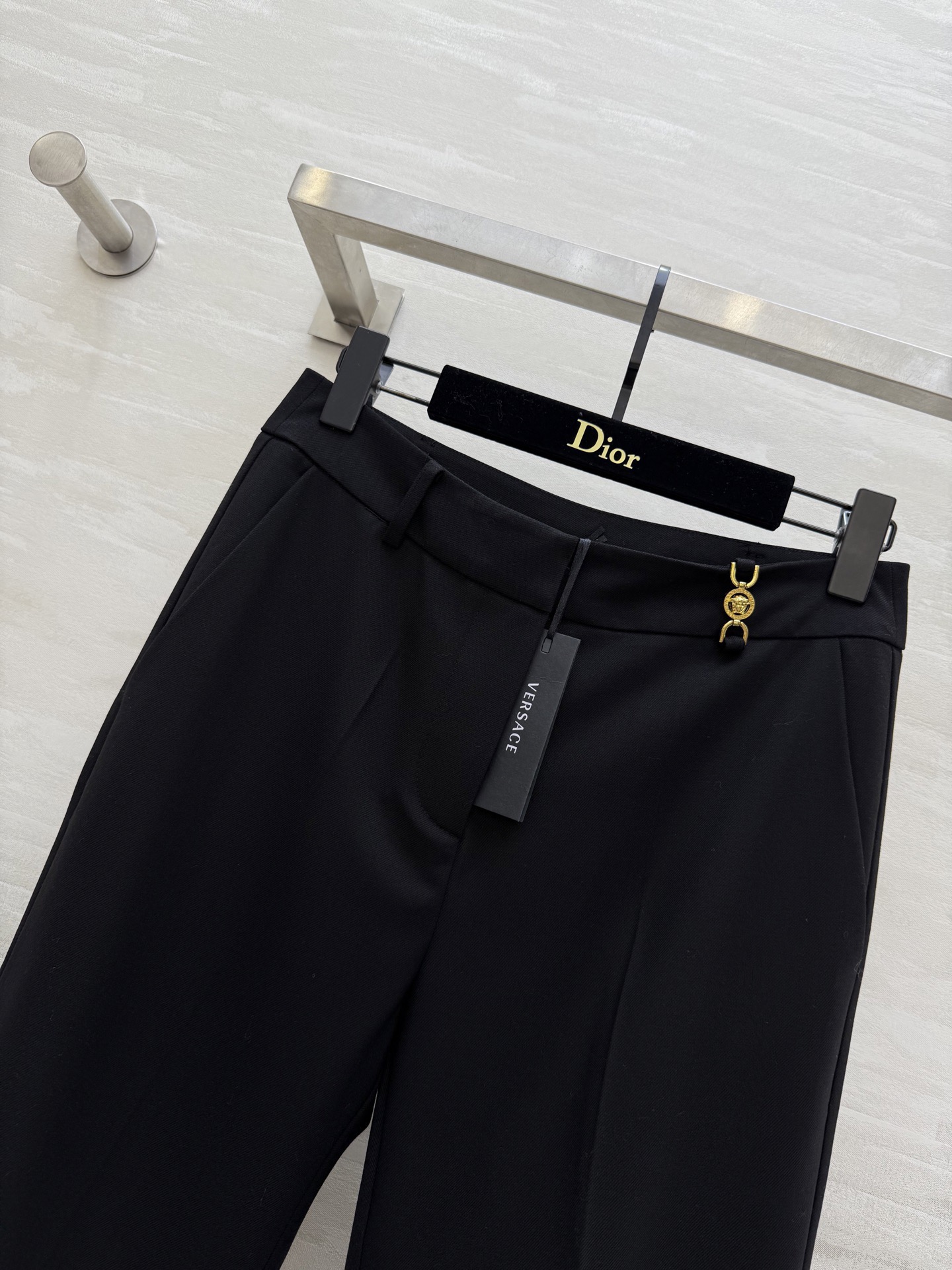 #Versac♡新款 西裤 微喇版型 修饰腿形和身形比例简直没话说！搭配西服也是绝绝子！黑色完全不用挑！