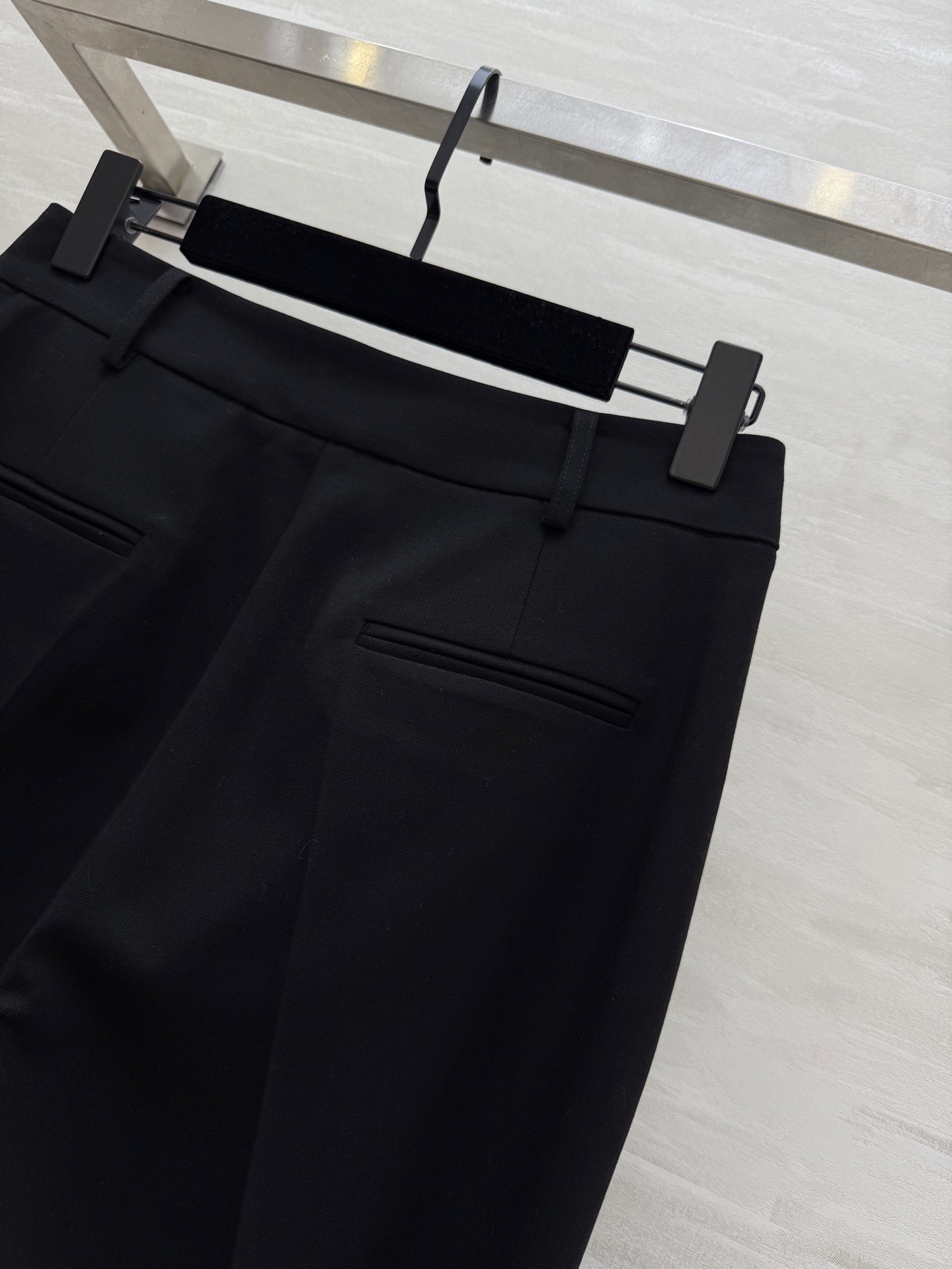 #Versac♡新款 西裤 微喇版型 修饰腿形和身形比例简直没话说！搭配西服也是绝绝子！黑色完全不用挑！