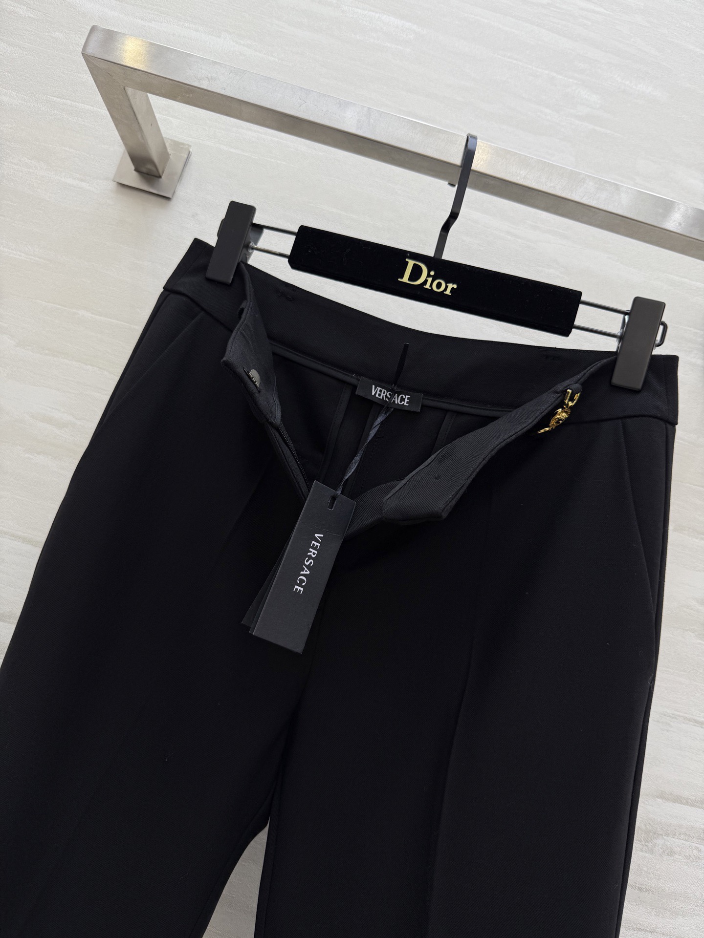 #Versac♡新款 西裤 微喇版型 修饰腿形和身形比例简直没话说！搭配西服也是绝绝子！黑色完全不用挑！