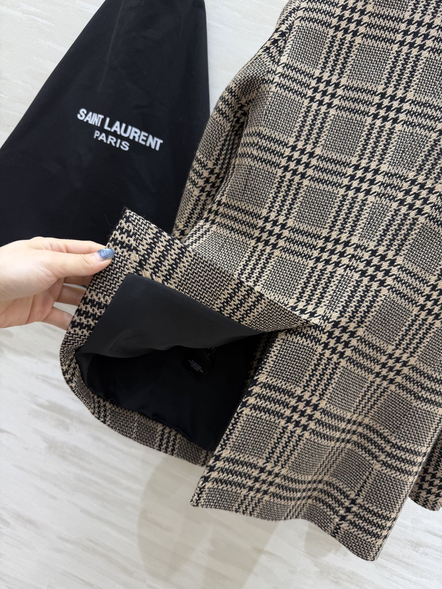 #ysl格伦花呢西服 经典格纹一上身就自带大女主气场～既复古又摩登，完全不挑人！通勤能穿，出街也高级，买