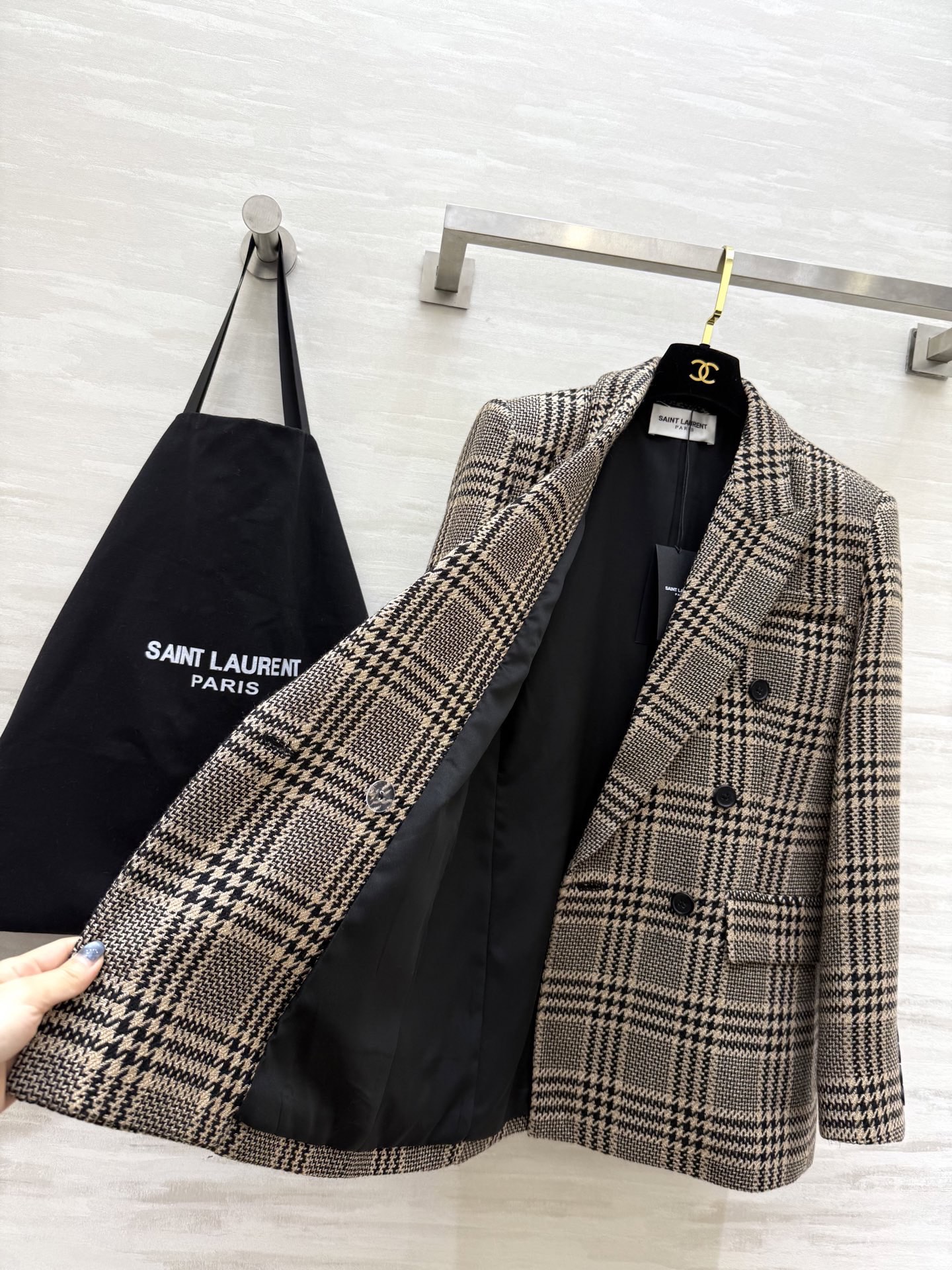 #ysl格伦花呢西服 经典格纹一上身就自带大女主气场～既复古又摩登，完全不挑人！通勤能穿，出街也高级，买