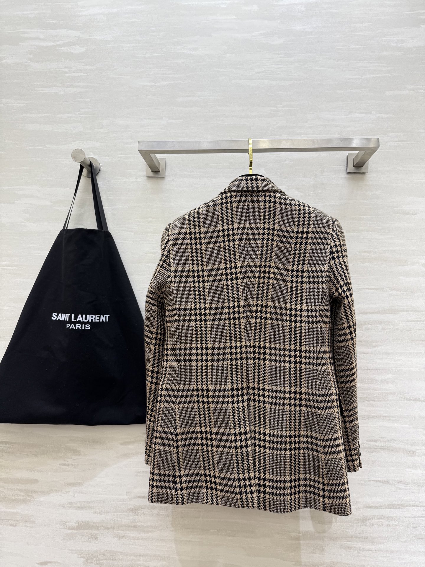 #ysl格伦花呢西服 经典格纹一上身就自带大女主气场～既复古又摩登，完全不挑人！通勤能穿，出街也高级，买