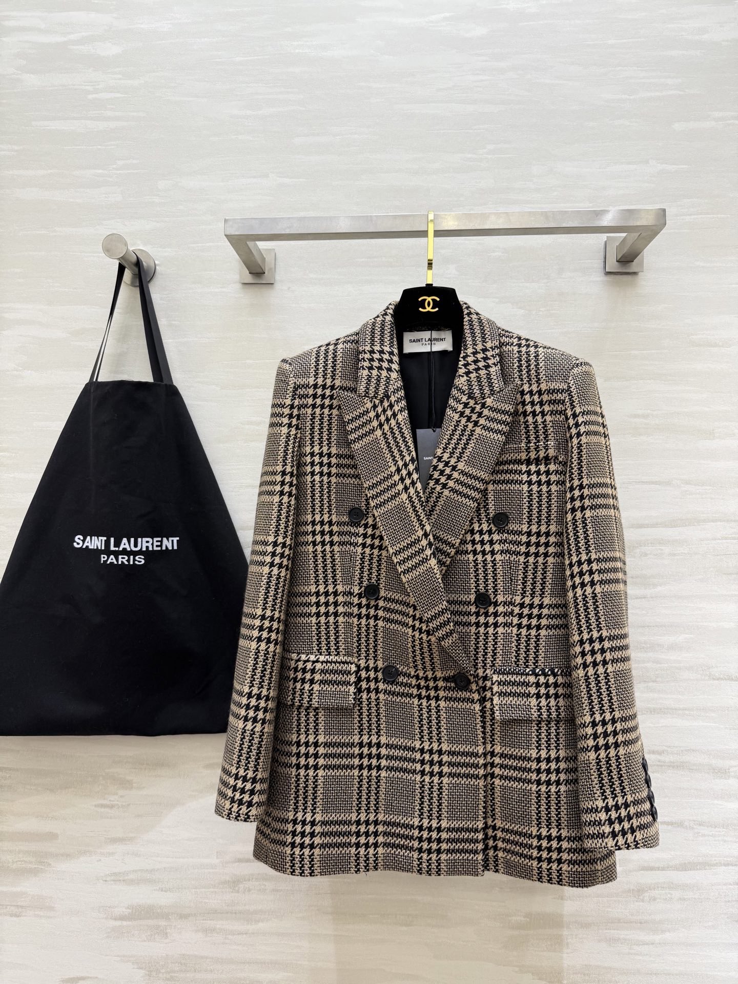 #ysl格伦花呢西服 经典格纹一上身就自带大女主气场～既复古又摩登，完全不挑人！通勤能穿，出街也高级，买