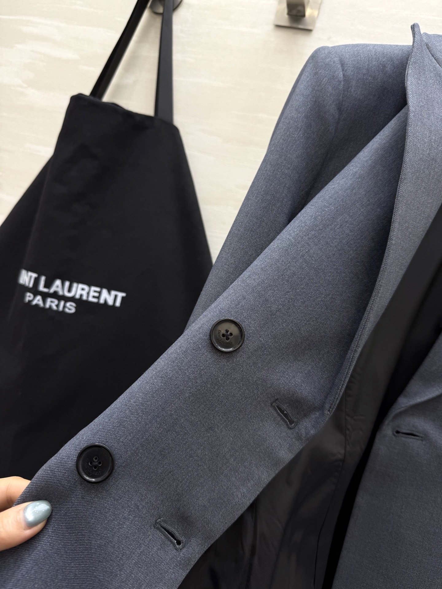 #ysl新款 枪驳领羊毛西装外套 定制羊毛西装面料 高品质定制 现货来size：S/M/L/XL（s码肩