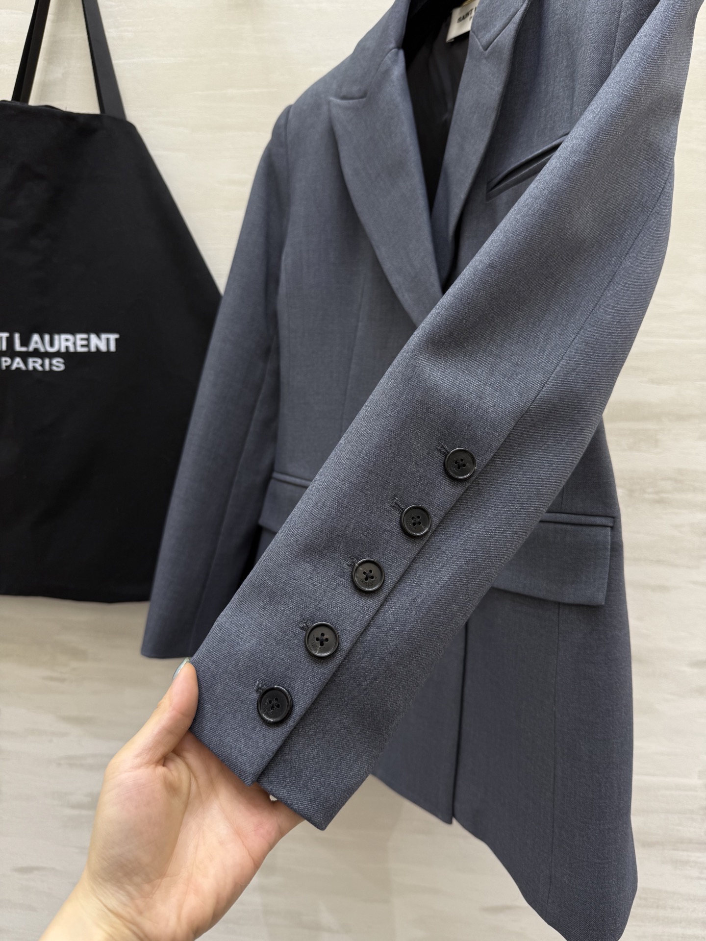 #ysl新款 枪驳领羊毛西装外套 定制羊毛西装面料 高品质定制 现货来size：S/M/L/XL（s码肩