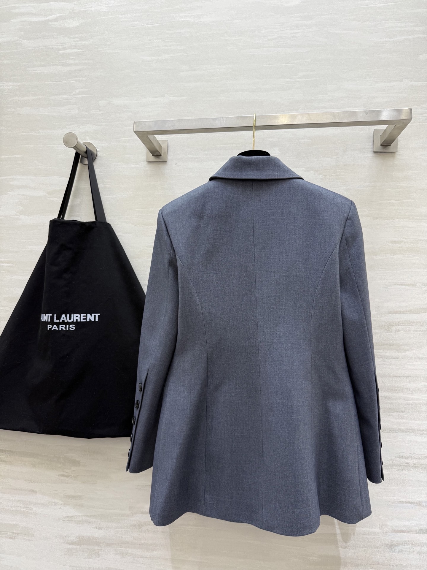 #ysl新款 枪驳领羊毛西装外套 定制羊毛西装面料 高品质定制 现货来size：S/M/L/XL（s码肩